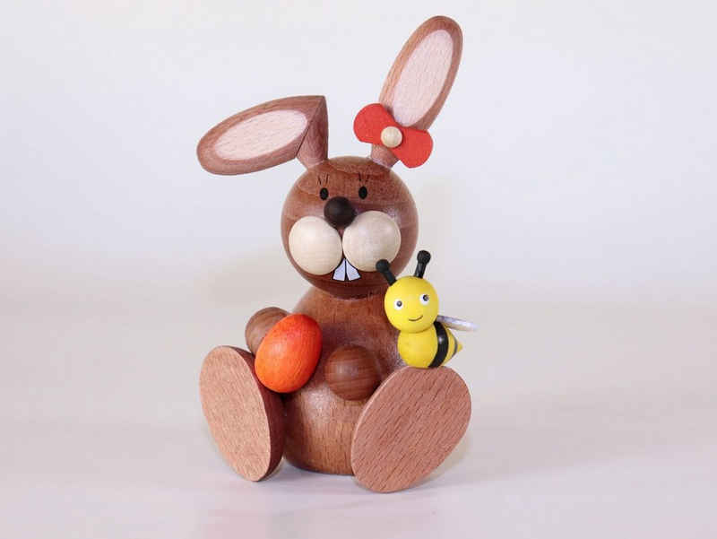 Ullrich Kunsthandwerk Osterhase Ullrich Osterhase sitzend mit Ei und Biene 11 cm