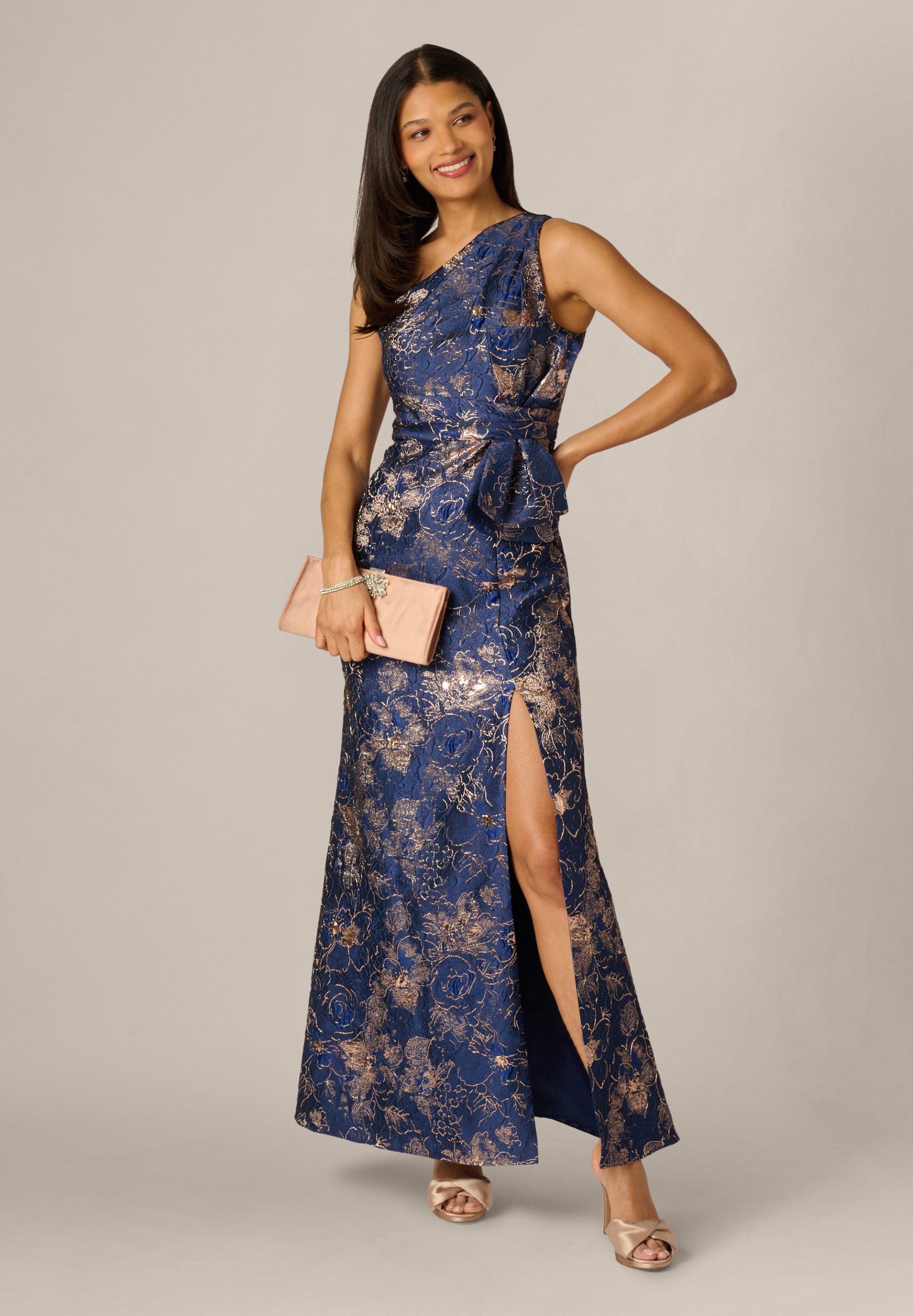 Adrianna Papell Abendkleid One Shoulder Jacquard Gown Skulpturales und raffiniertes Jacquard-Abendkleid