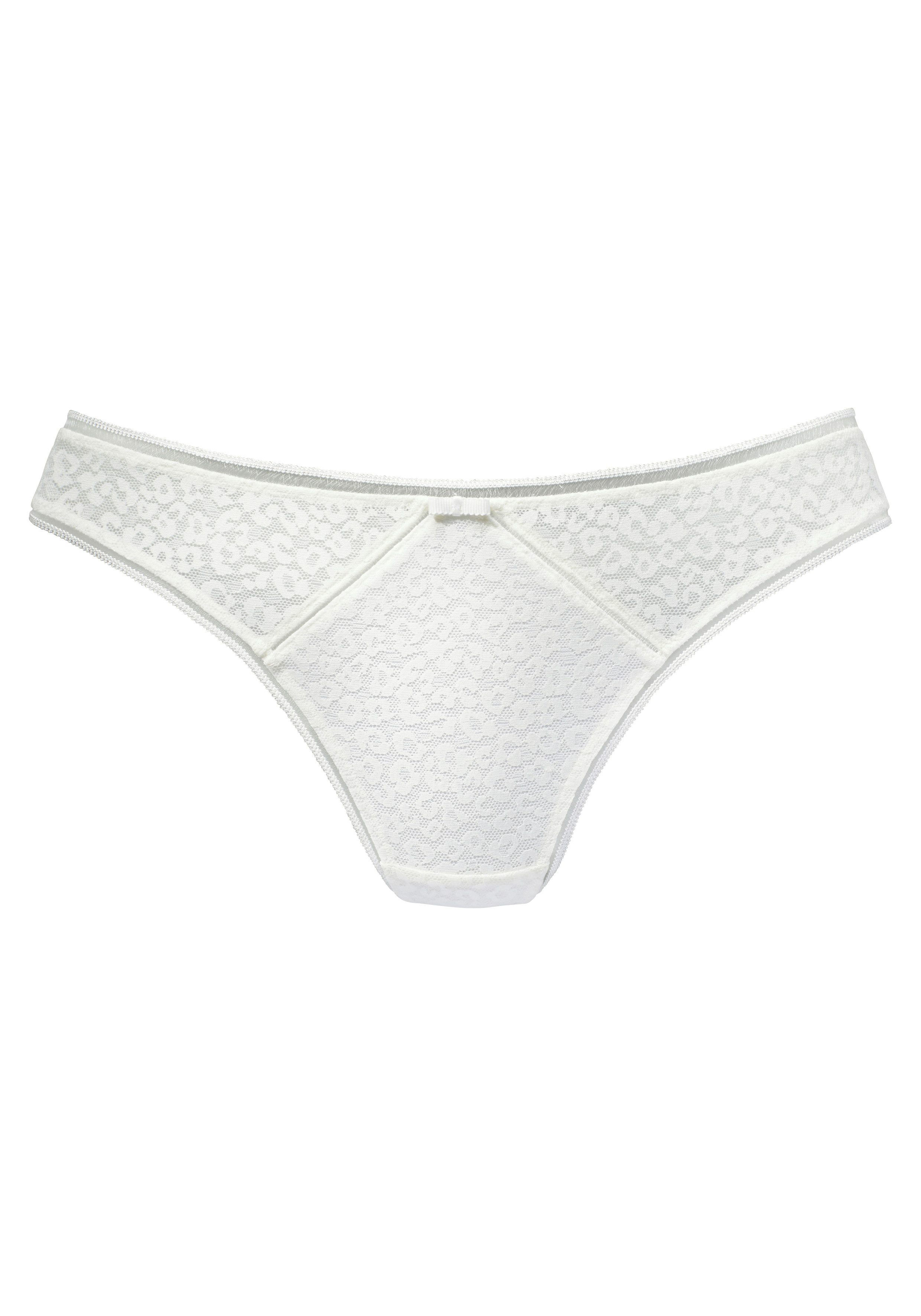 Nuance String aus Allover-Jacquardspitze im angesagten Leo-Look. € 16,99