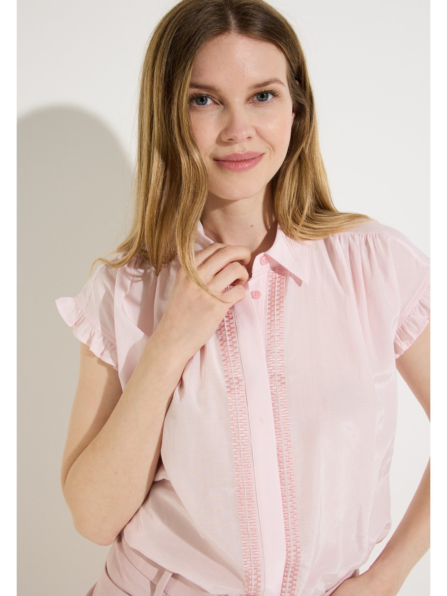 MORE&MORE Kurzarmbluse hauchzarte Bluse, Rüschen & Zierstickerei