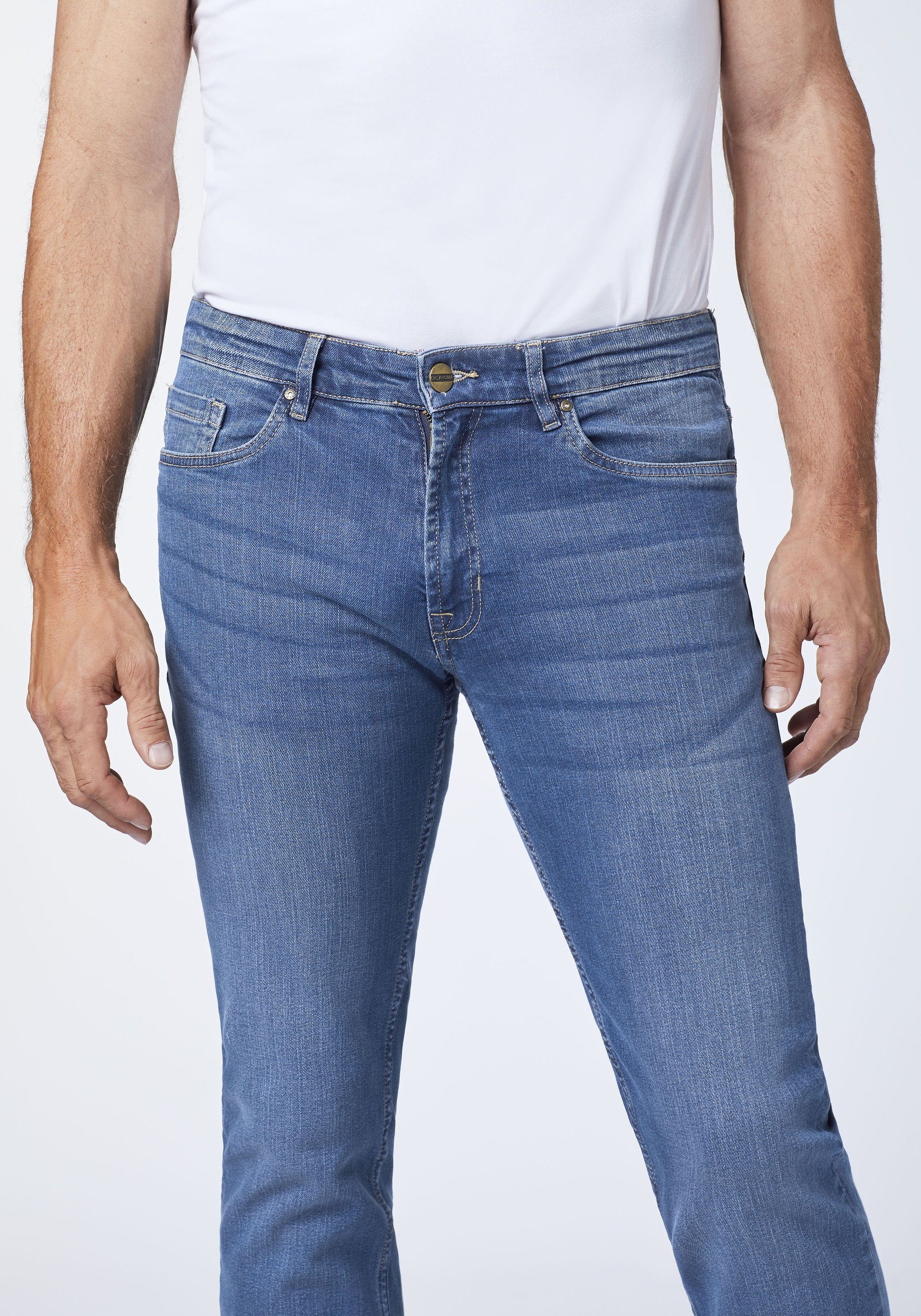 Oklahoma Straight-Jeans raffiniertem Jeans Schnitt (1-tlg) mit hellblau