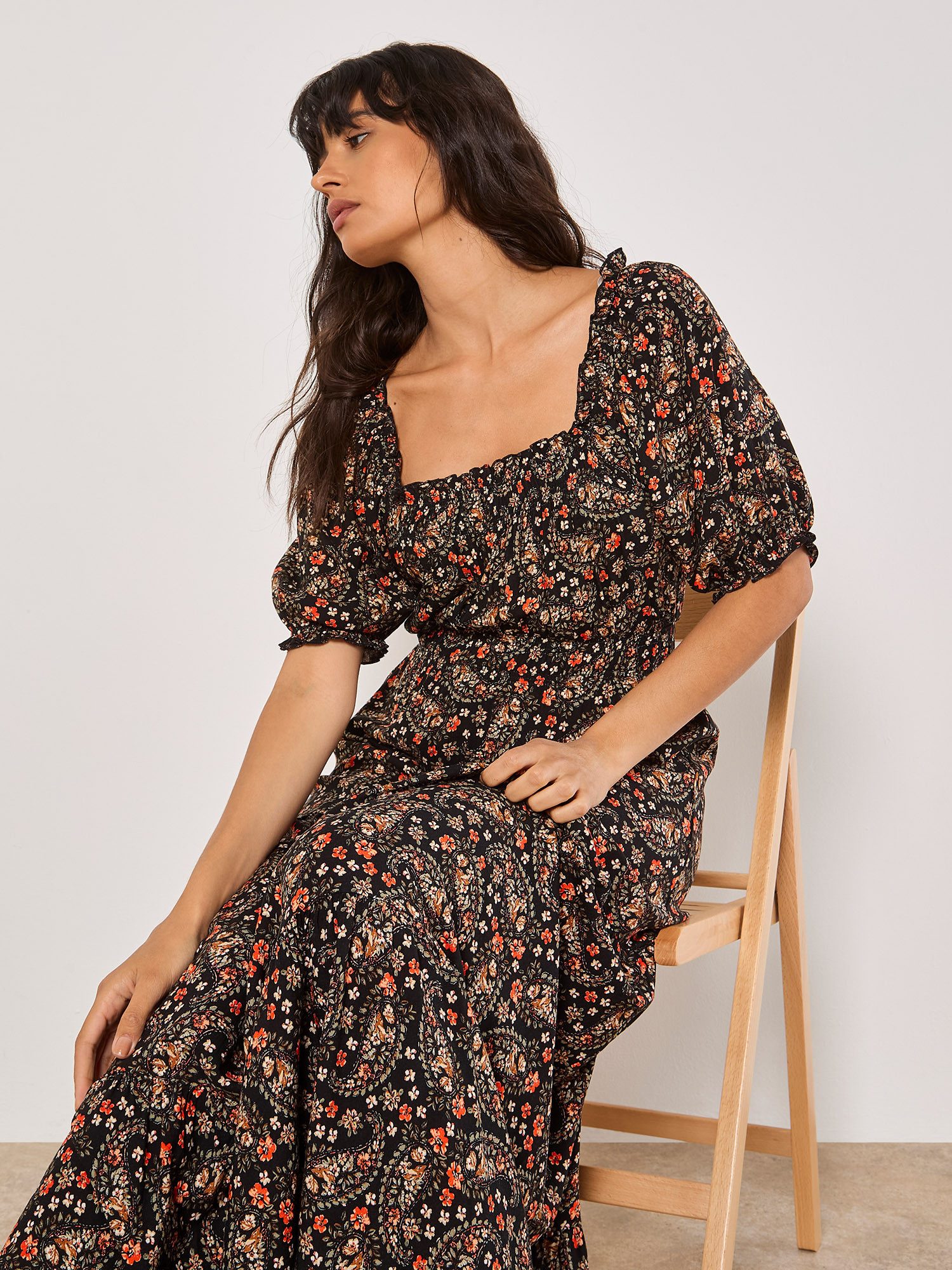 Apricot Maxikleid Geblümtes Paisley-Maxikleid mit elastischen Details