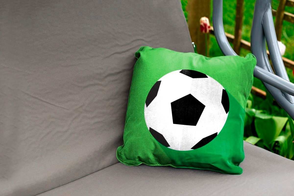 Hintergrund Dekokissenbezug, eines Eine Illustration auf Fußballs Jungen, - einem Kissenbezüge, Dekokissen Outdoor Dekokissen, MuchoWow grünen Kissenhülle,