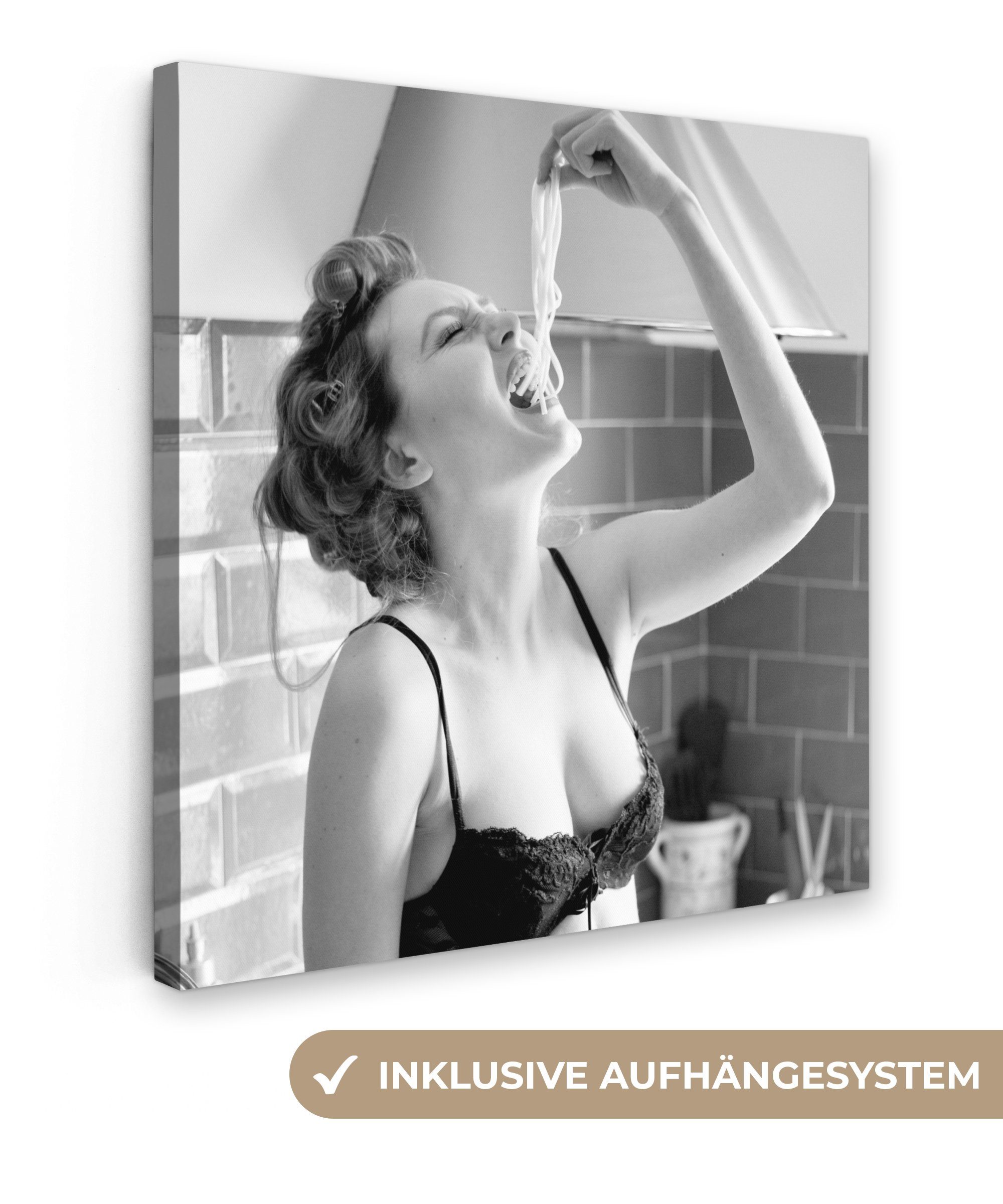 OneMillionCanvasses® Leinwandbild Vintage - Frau - Spaghetti - Schwarz und weiß, (1 St), Leinwand Bilder für Wohnzimmer Schlafzimmer, 20x20 cm