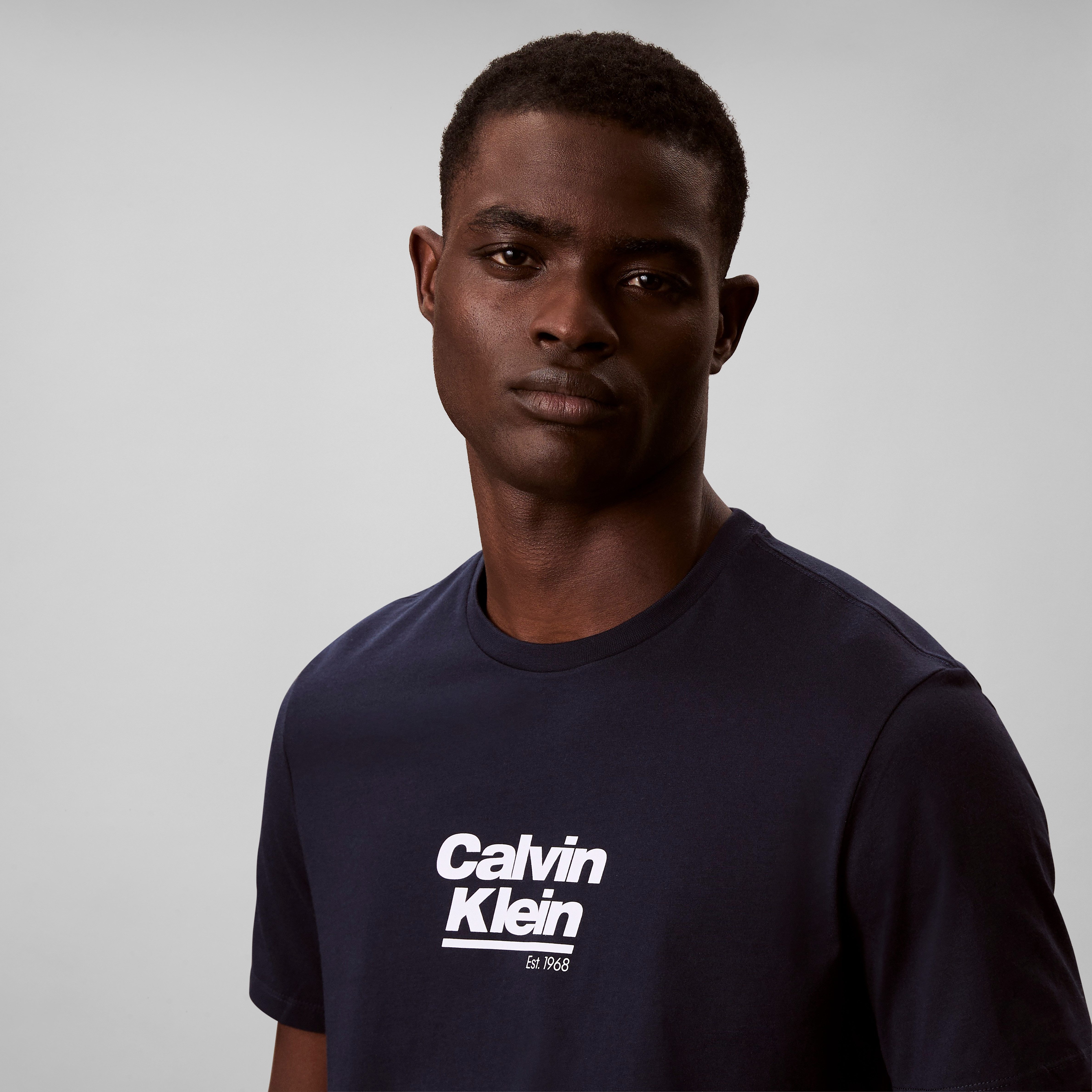 Calvin Klein Jeans T-Shirt Rundhalsausschnitt, Regular Fit, Logoschriftzug