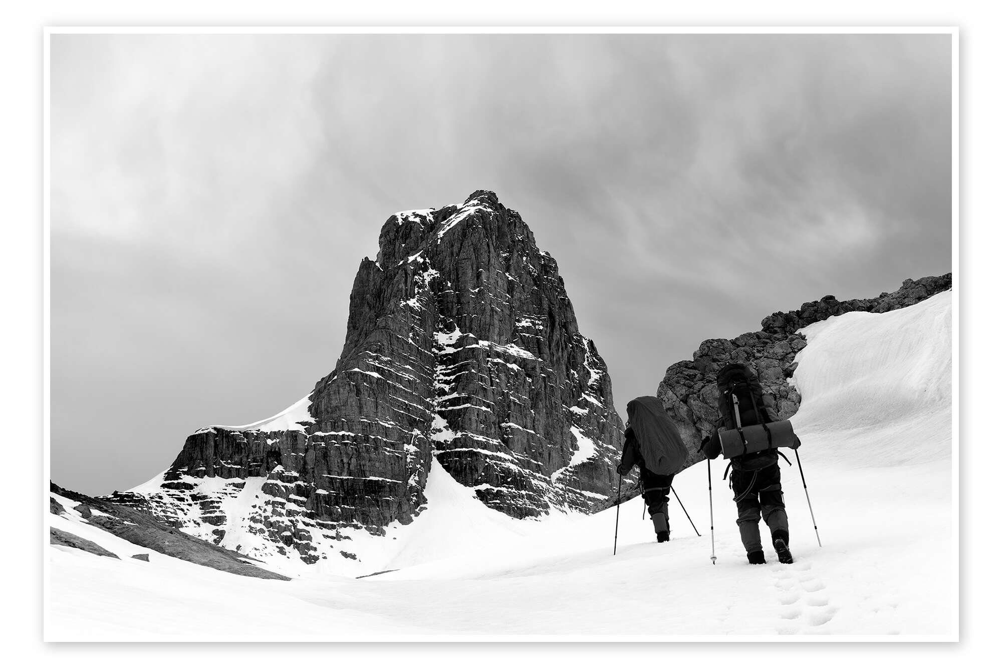 Posterlounge Poster Editors Choice, Zwei Wanderer im Sturm, Fotografie