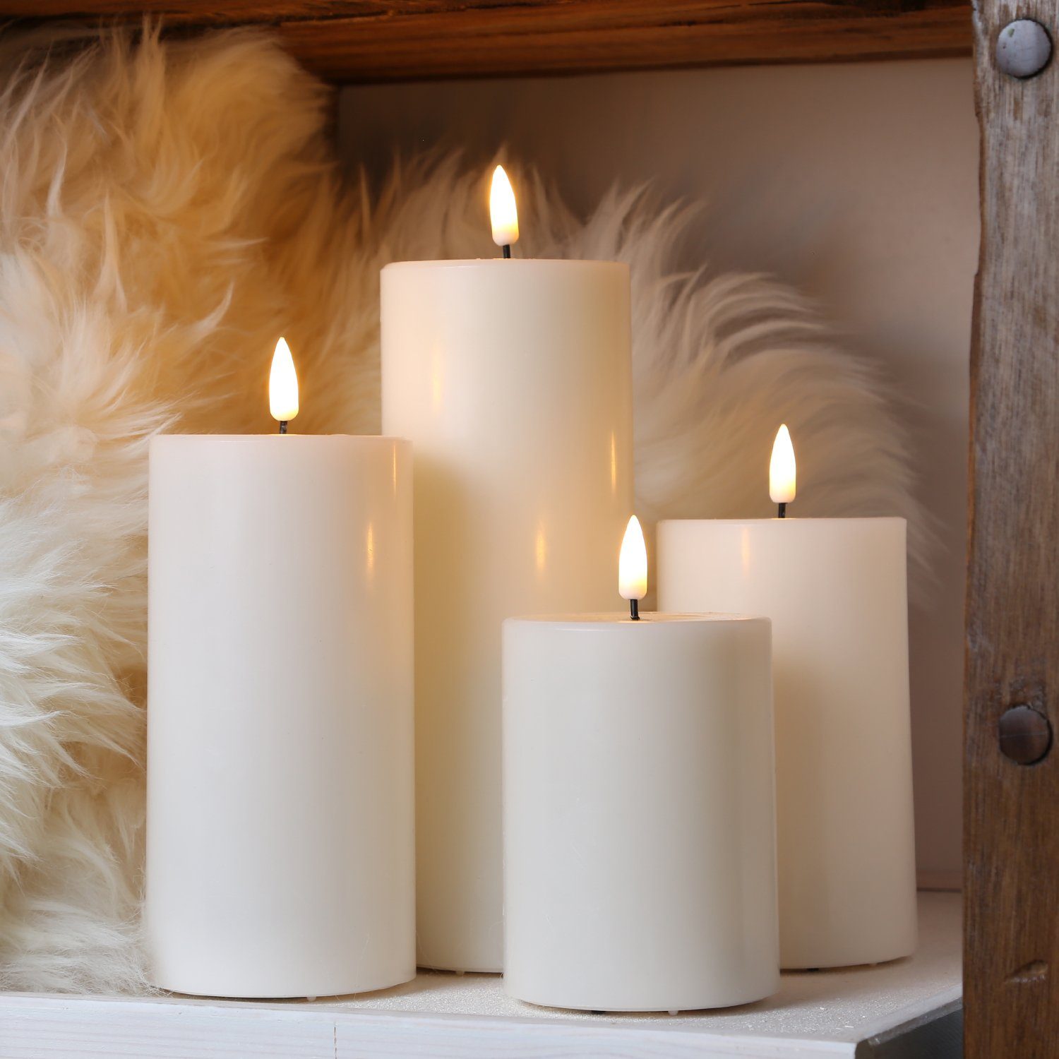 Deluxe Homeart LED-Kerze Mia Deluxe Echtwachs Wachsspiegel flackernd H: 20cm D: 7,5cm creme – Bild 3 von 5