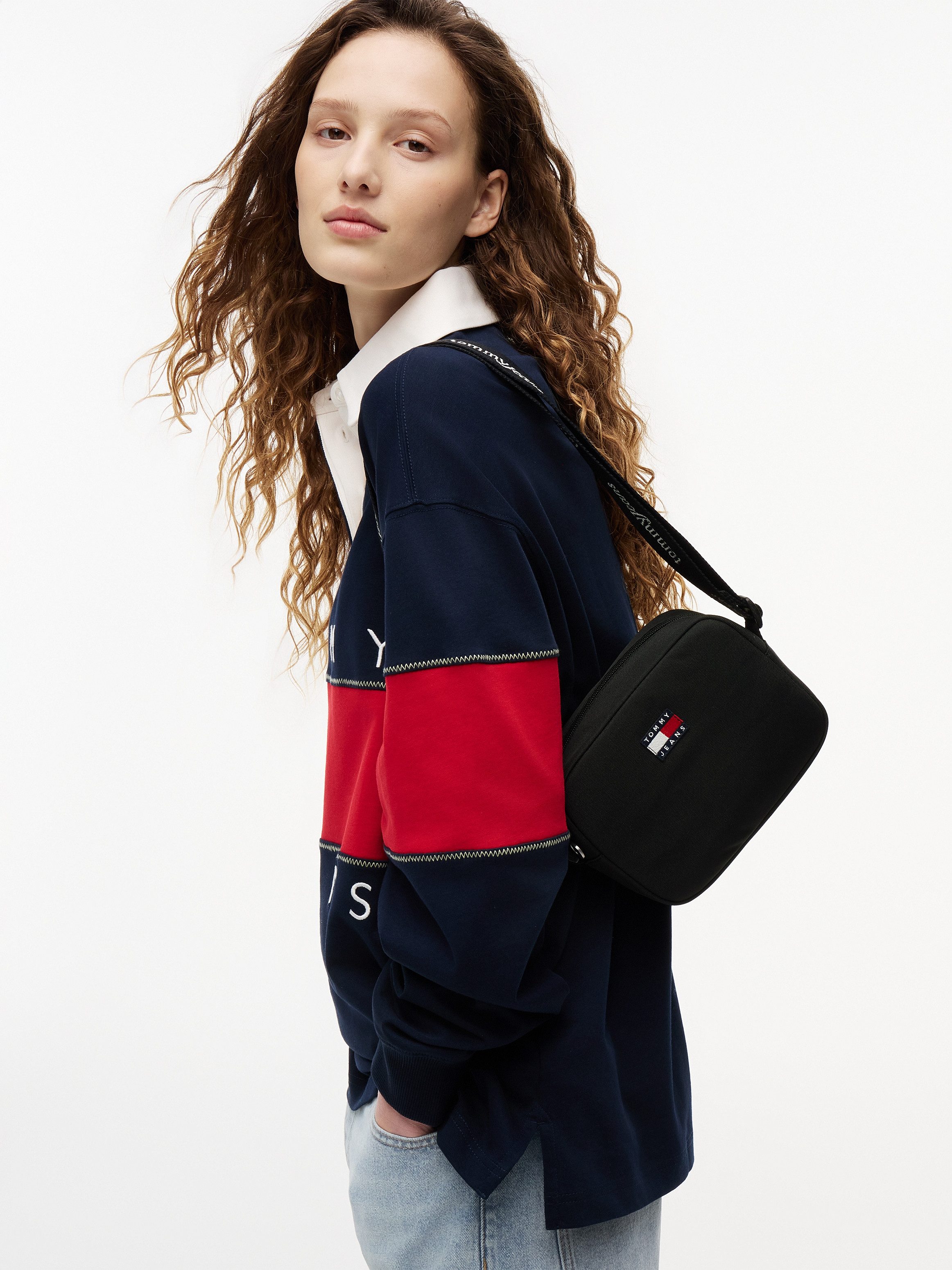 Tommy Jeans Umhängetasche TJW ESS DAILY CROSSOVER, Damen Schultertasche, Minibag mit Logo-Aufnäher