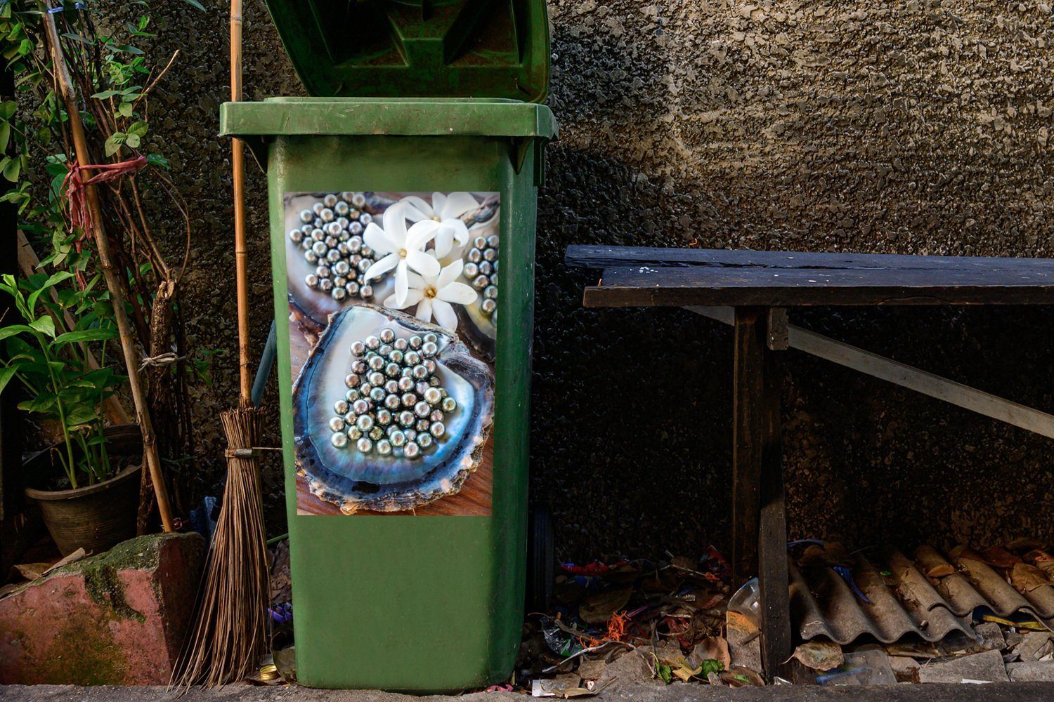 St), schwarzen Container, mit Abfalbehälter Mülleimer-aufkleber, Blumen Weiße (1 MuchoWow Austern Wandsticker zwischen Perlen Mülltonne, Sticker,