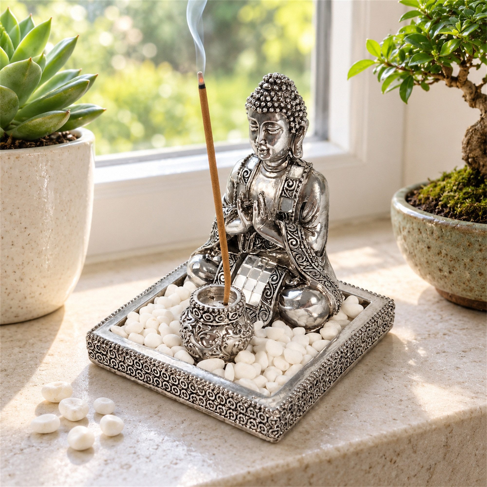 INtrenDU Buddhafigur Räucherstäbchenhalter mit weißen Dekosteinen 11 cm, Aufnahme für 3 Räucherstäbchen