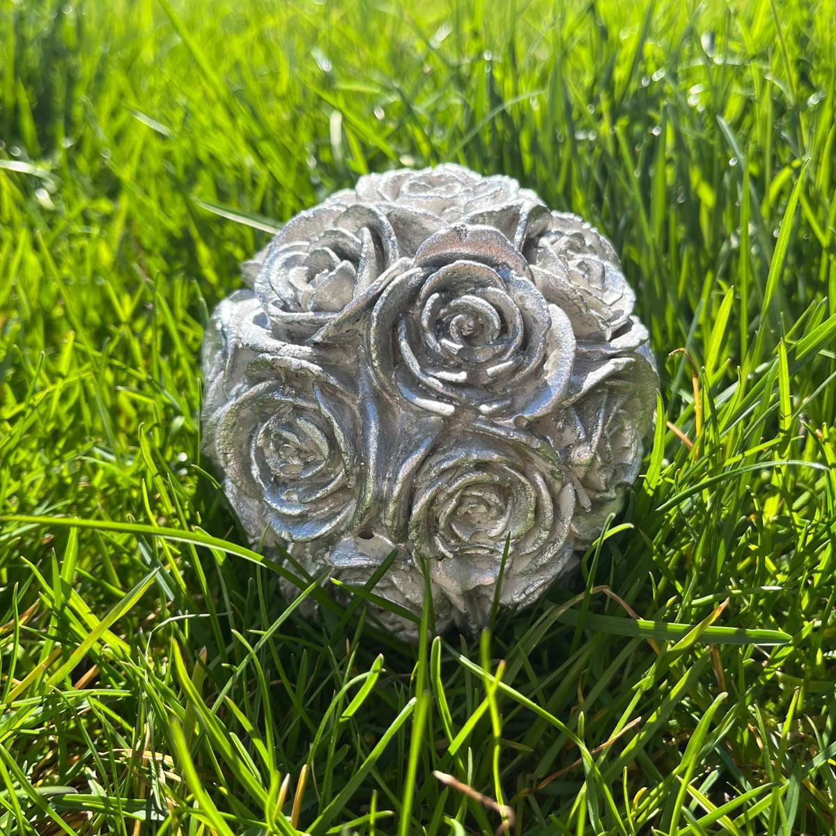 ZGM Gartenfigur Beton Rosenkugel mit silberner günstig online kaufen