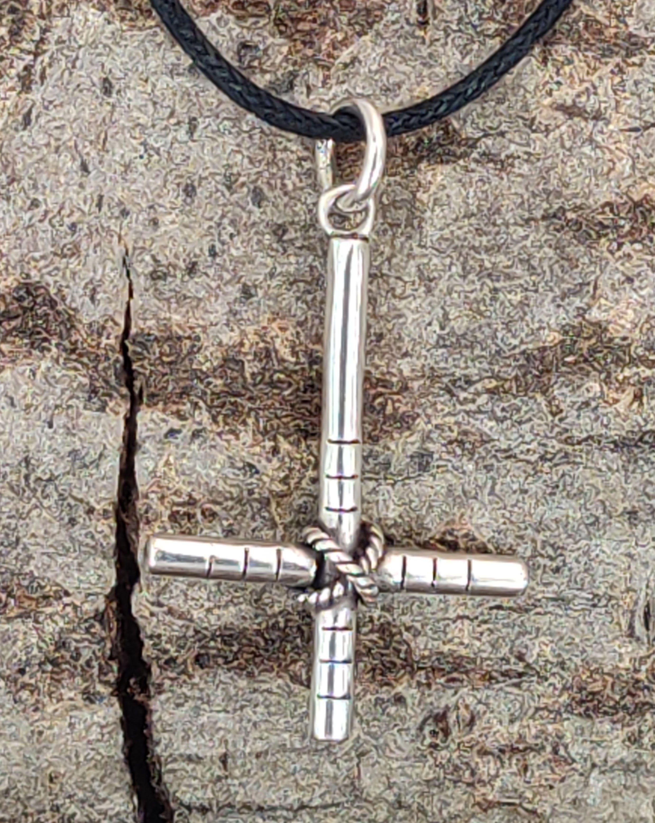 Kiss of Leather umgedrehtes Satan Satanist umgekehrtes 925 Kreuz Anhänger Kettenanhänger Silber