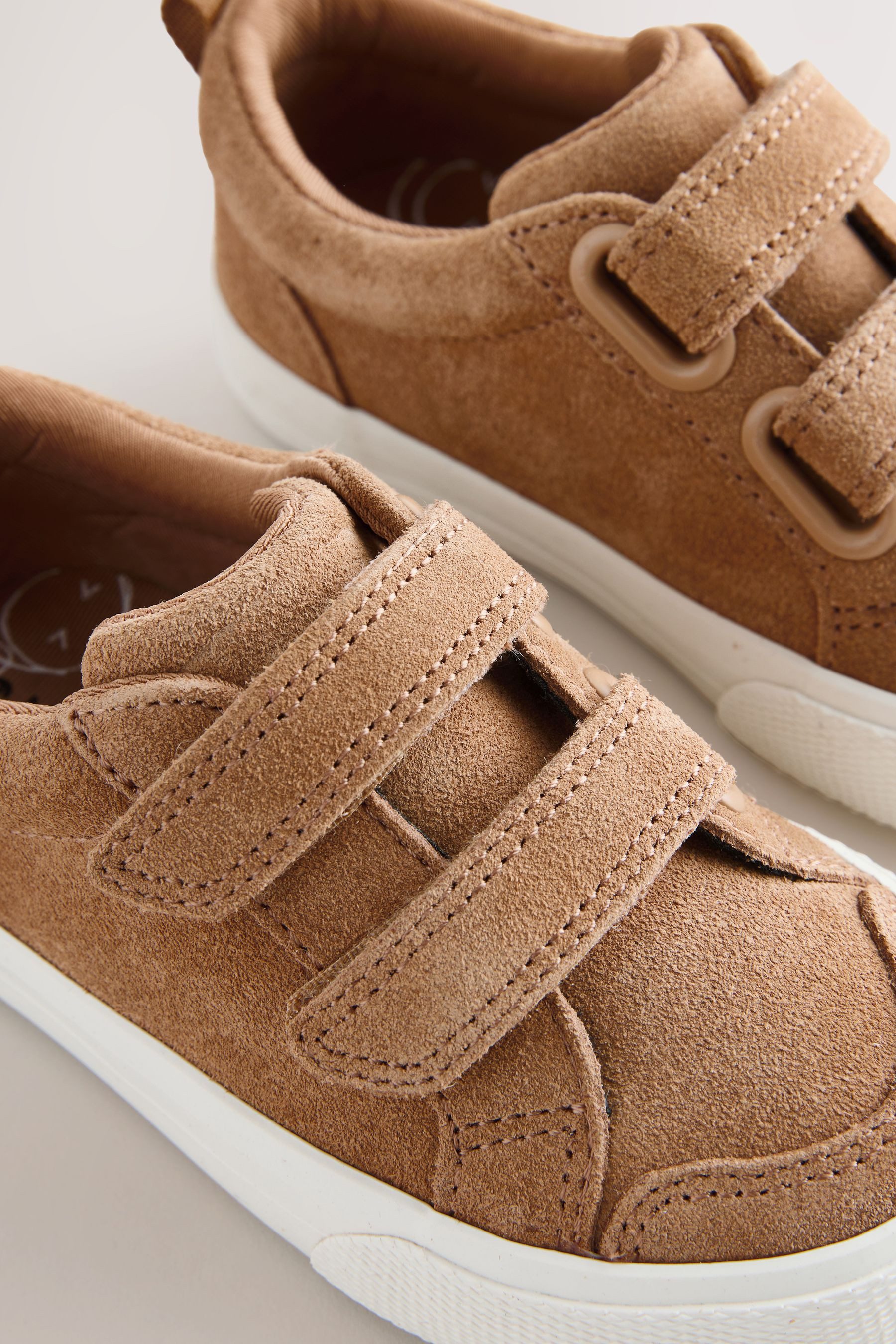 Next Turnschuhe mit zwei Klettverschlussriemen Sneaker (1-tlg)