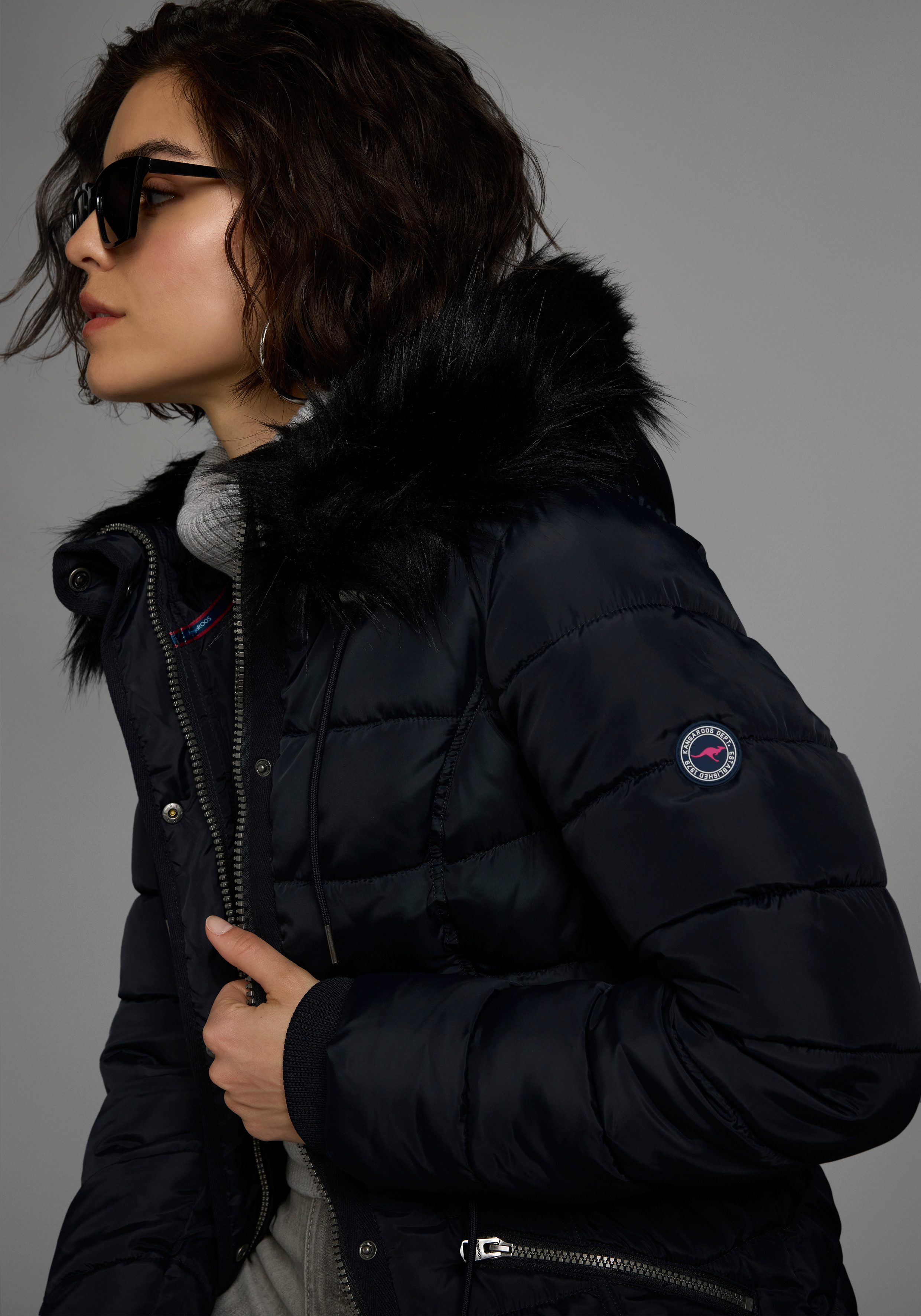 KangaROOS Steppjacke figurbetonter Schnitt, mit Reißverschlusstaschen