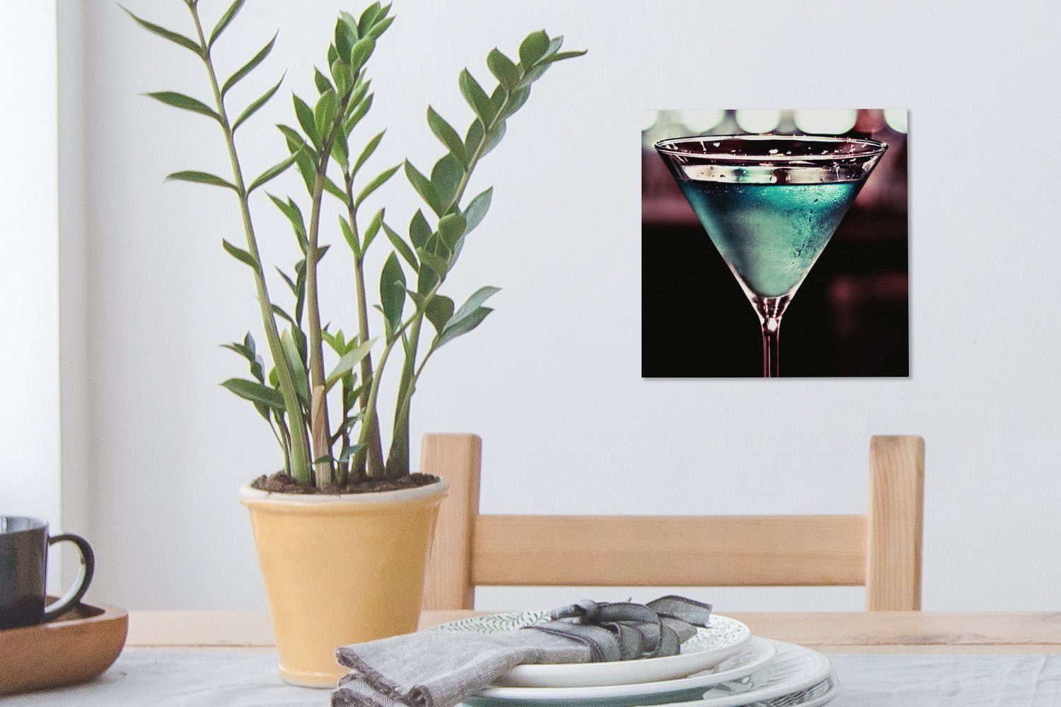 OneMillionCanvasses® Leinwandbild Blauer Martini-Drink (1 St), Leinwand Wohnzimmer in Bilder Retro-Farben, für Schlafzimmer