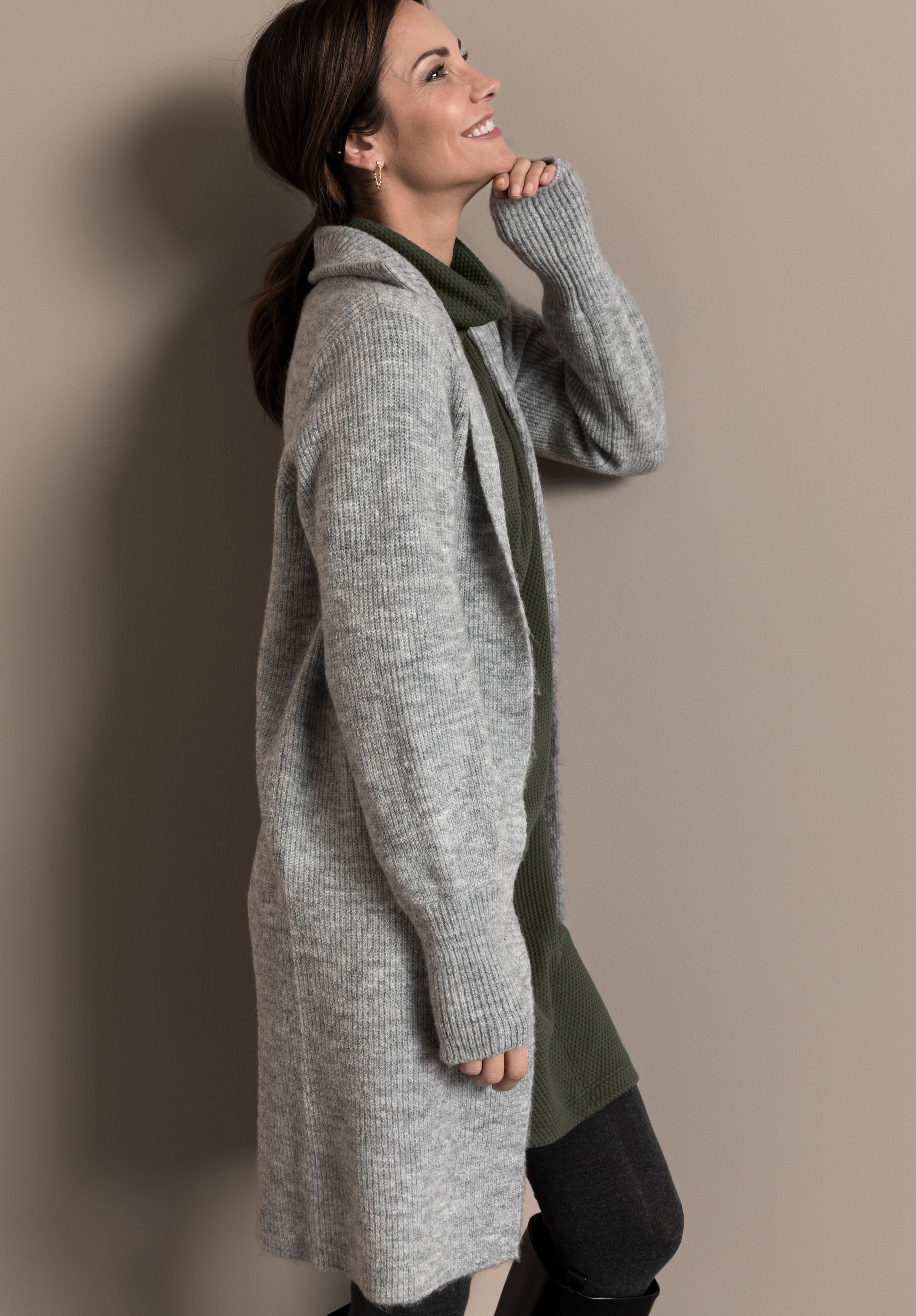 bianca Kapuzenstrickjacke
