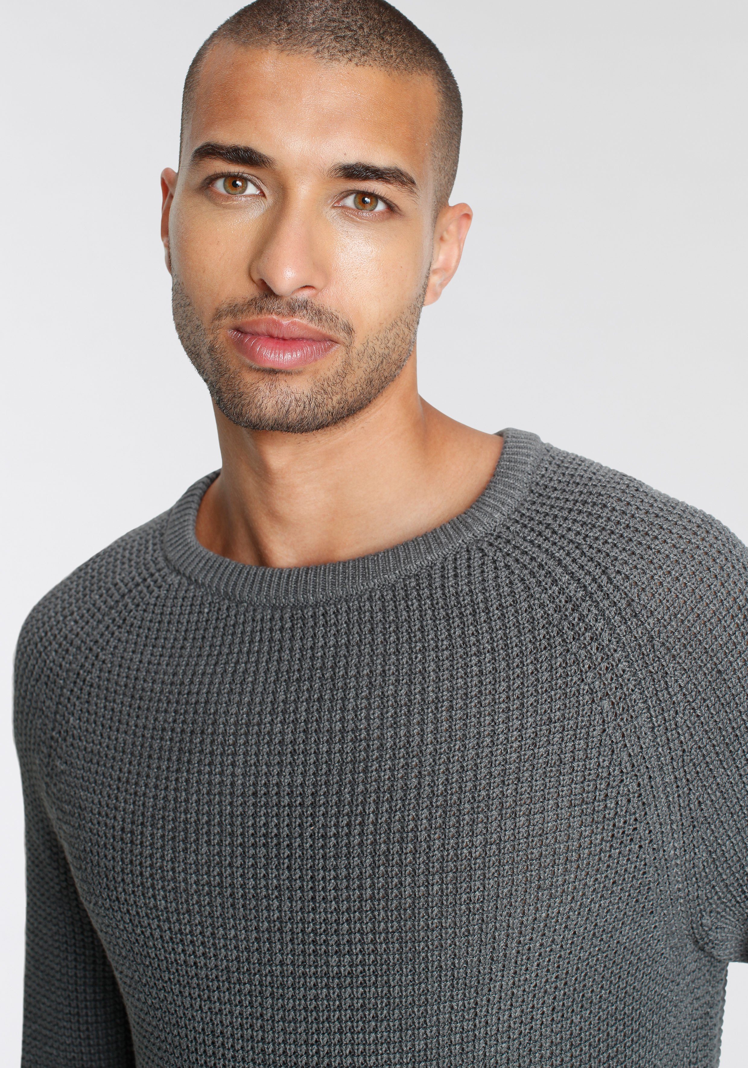 Bruno Banani Rundhalspullover mit besonderer Struktur