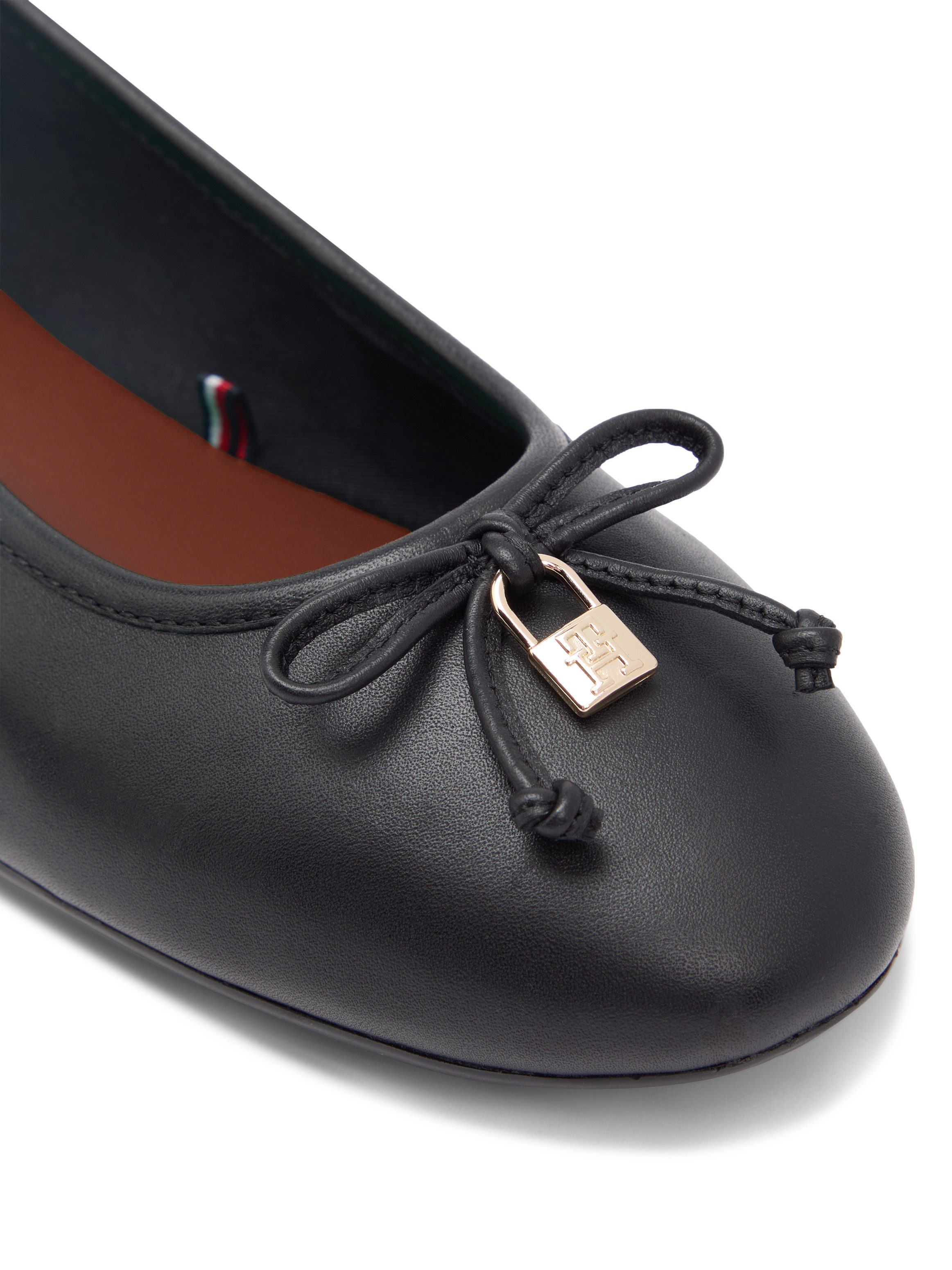 Tommy Hilfiger HILFIGER SMOOTH LTHR BALLET Ballerina Schlupfschuh, Businesschuh in schmaler Form mit süßer Zierschleife