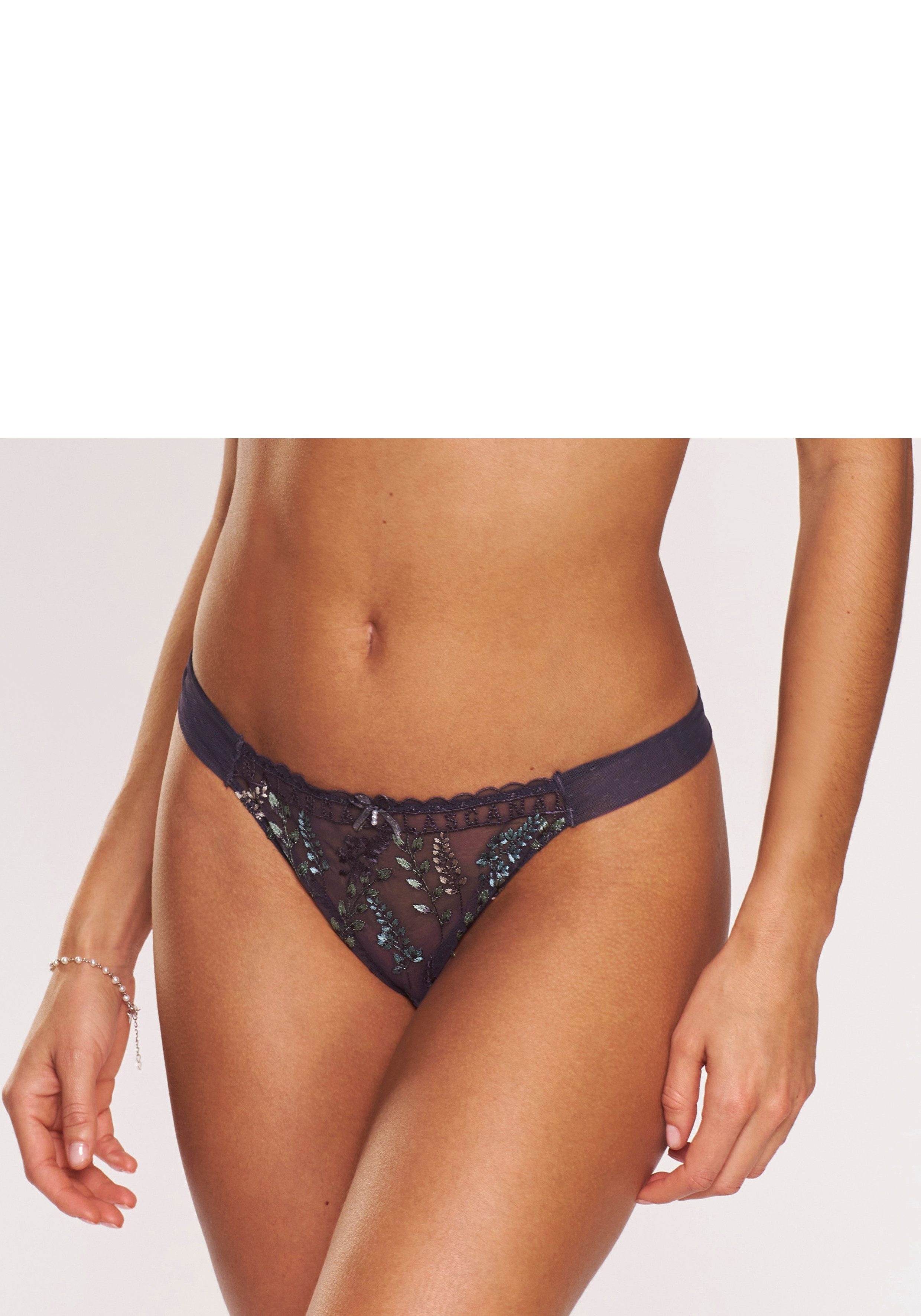 LASCANA String Mirabel, Amira-Kollektion aus Mesh mit glänzender Blumenstickerei, transparente Unterwäsche