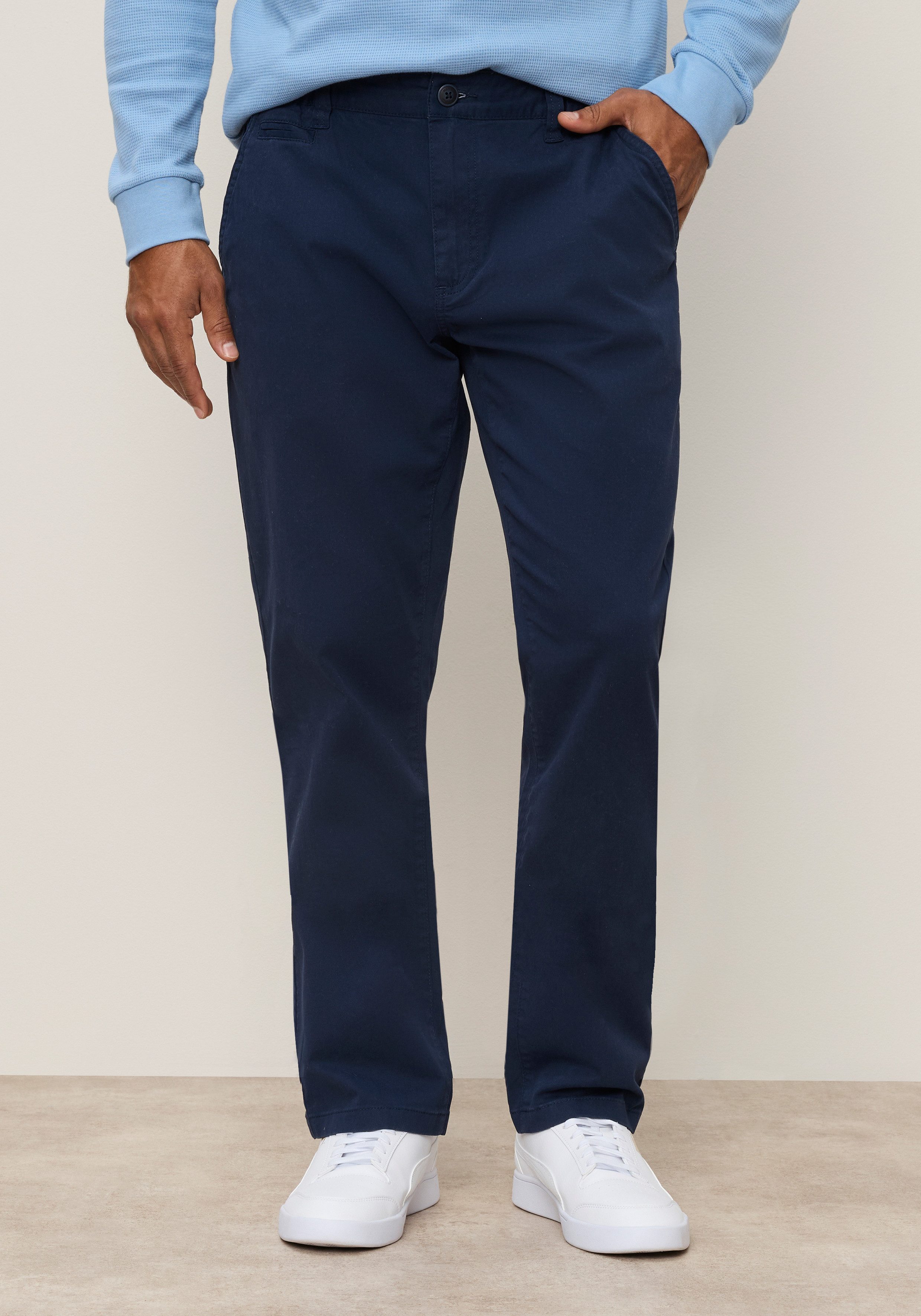 Man's World Chinohose "Classic Fit" mit verdecktem Dehnbund Das Must-have der Saison: Klassische Chino, angesagte Farben