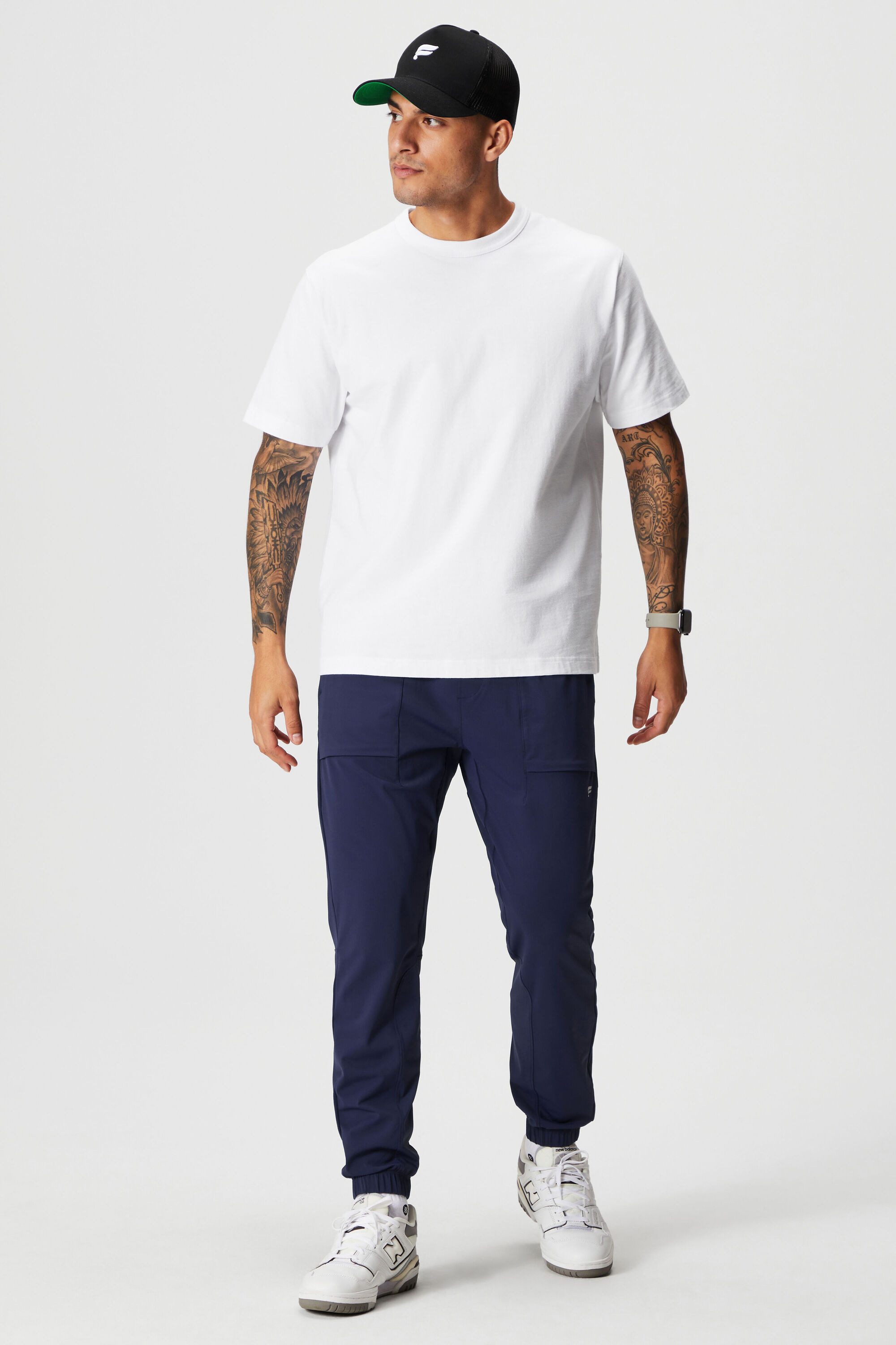 Fabletics Trainingshose The One Jogger (1-tlg) aus Performance-Stoff und mit Reißverschlusstaschen