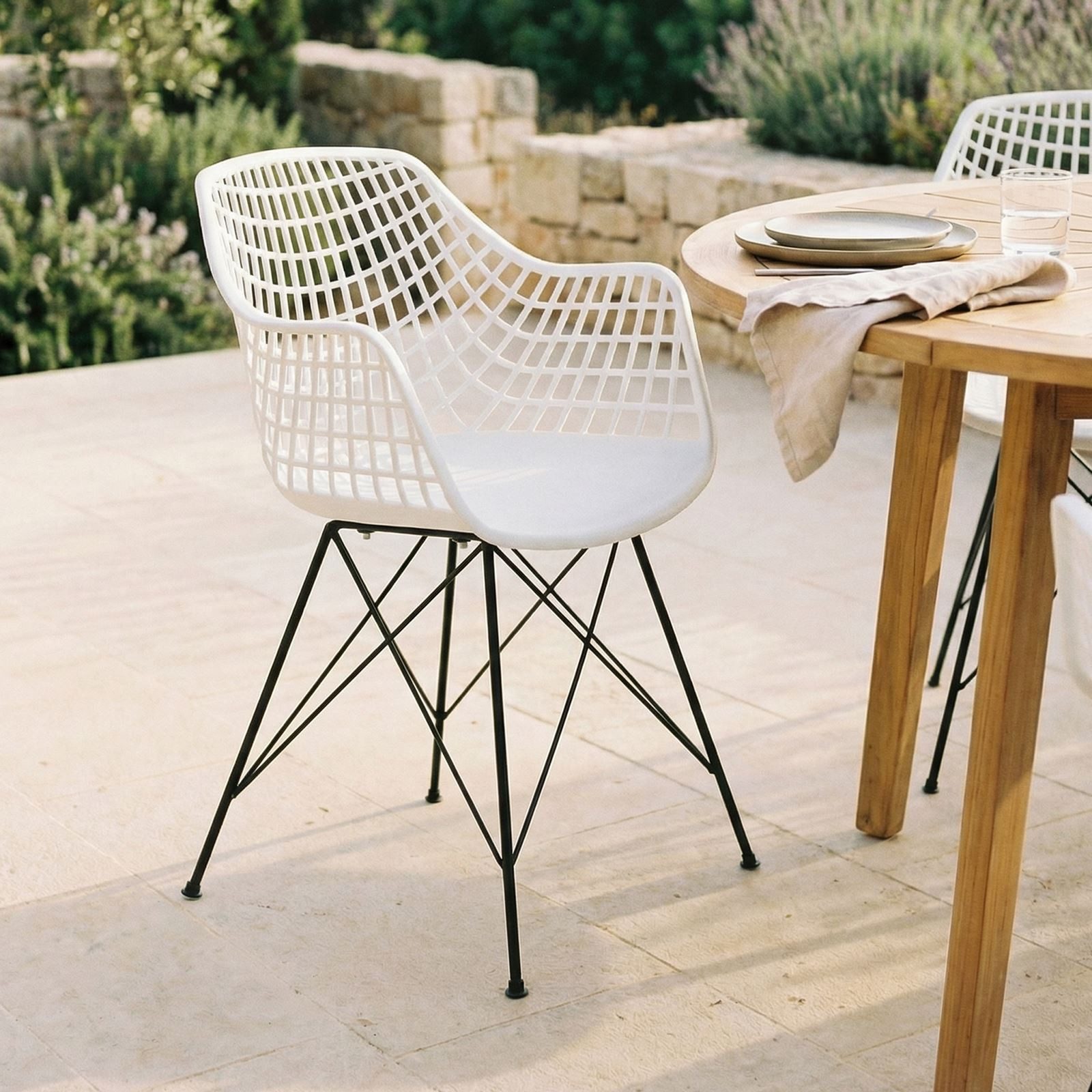 IDIMEX Gartenstuhl ALICANTE (4 St), Schalenstühle 4er Set für Indoor & Outdoor Retro Design Weiß/Schwarz