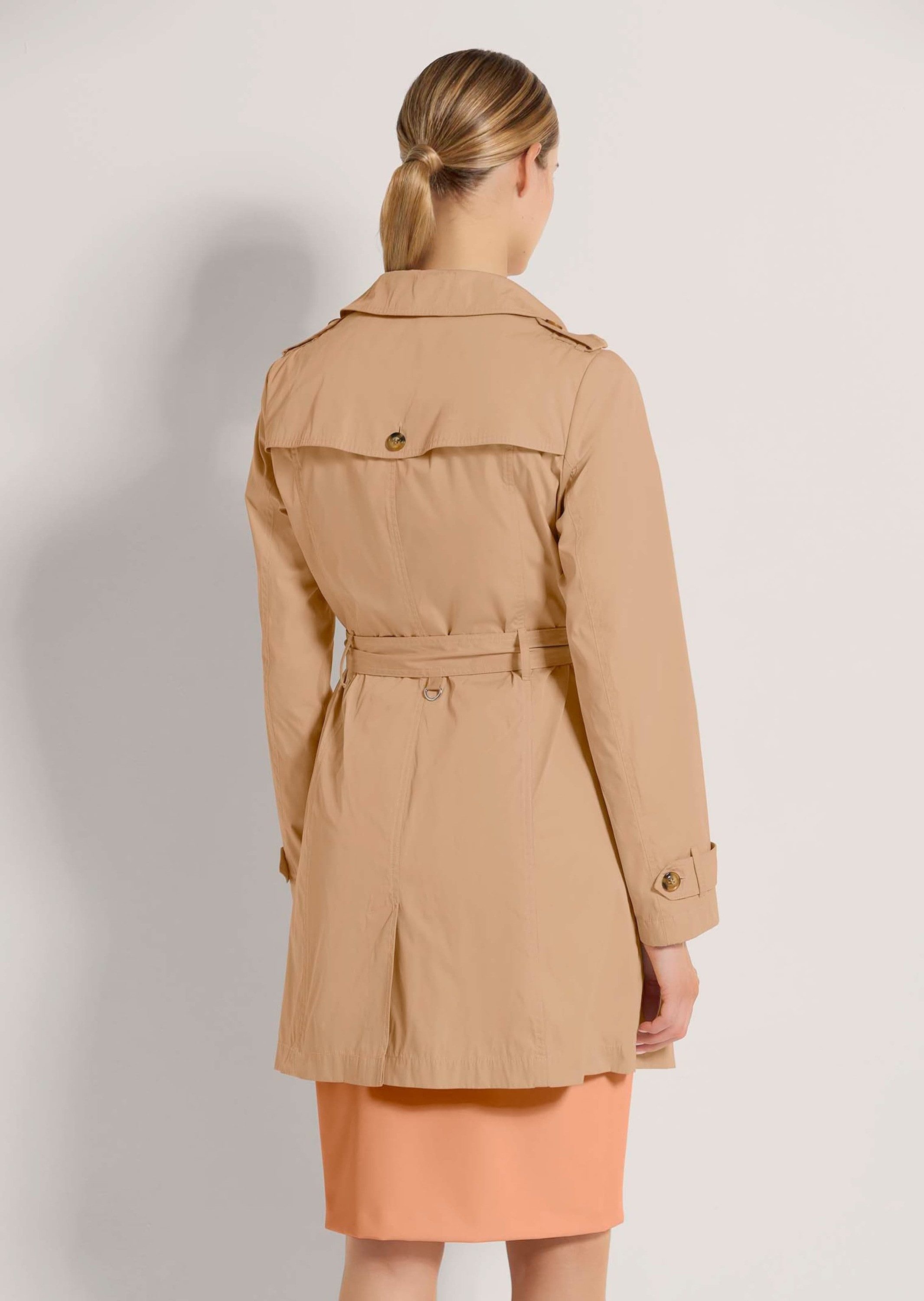 MADELEINE Trenchcoat Kurzer Trenchcoat mit Bindegürtel Uni-Design mit Reverskragen und Knopfverschluss