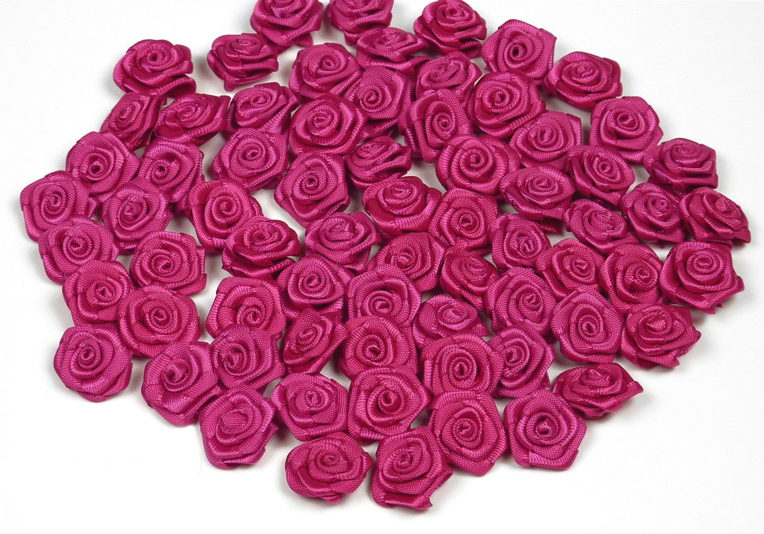 Creativery Streudeko, Satinrosen 15mm zum Basteln & Aufnähen 100 Stück