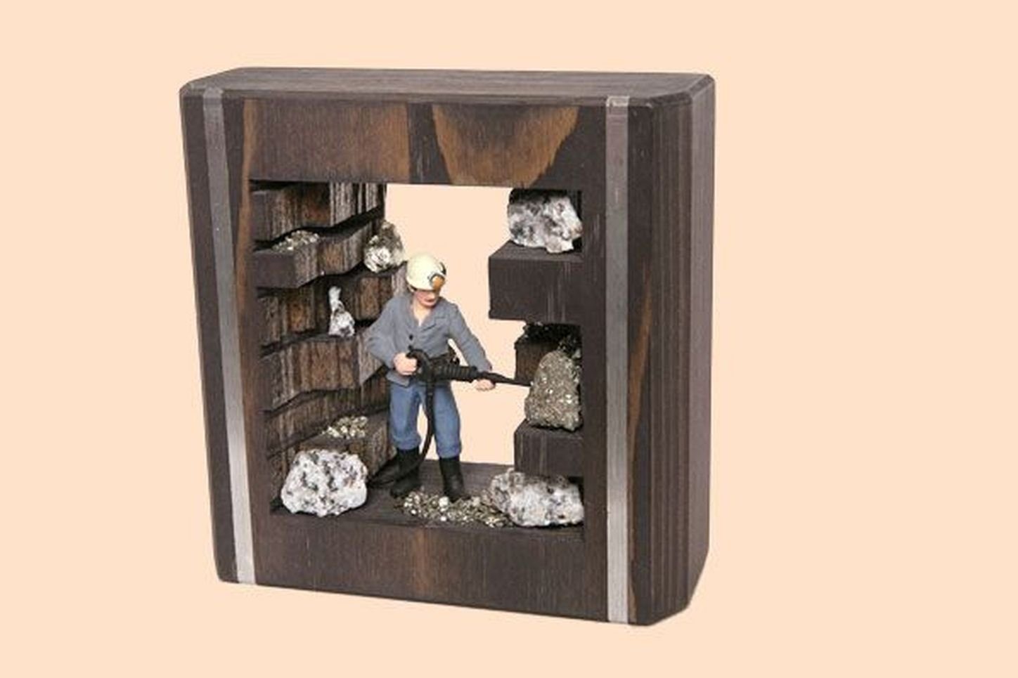 Weihnachtsfigur Miniaturbergwerk Kumpel im Stollen mit Zinnader bunt BxHxT 12,5x12,5x4, Mit zwei Zinnadern, mit echten Steinen, mit Zinnfigur