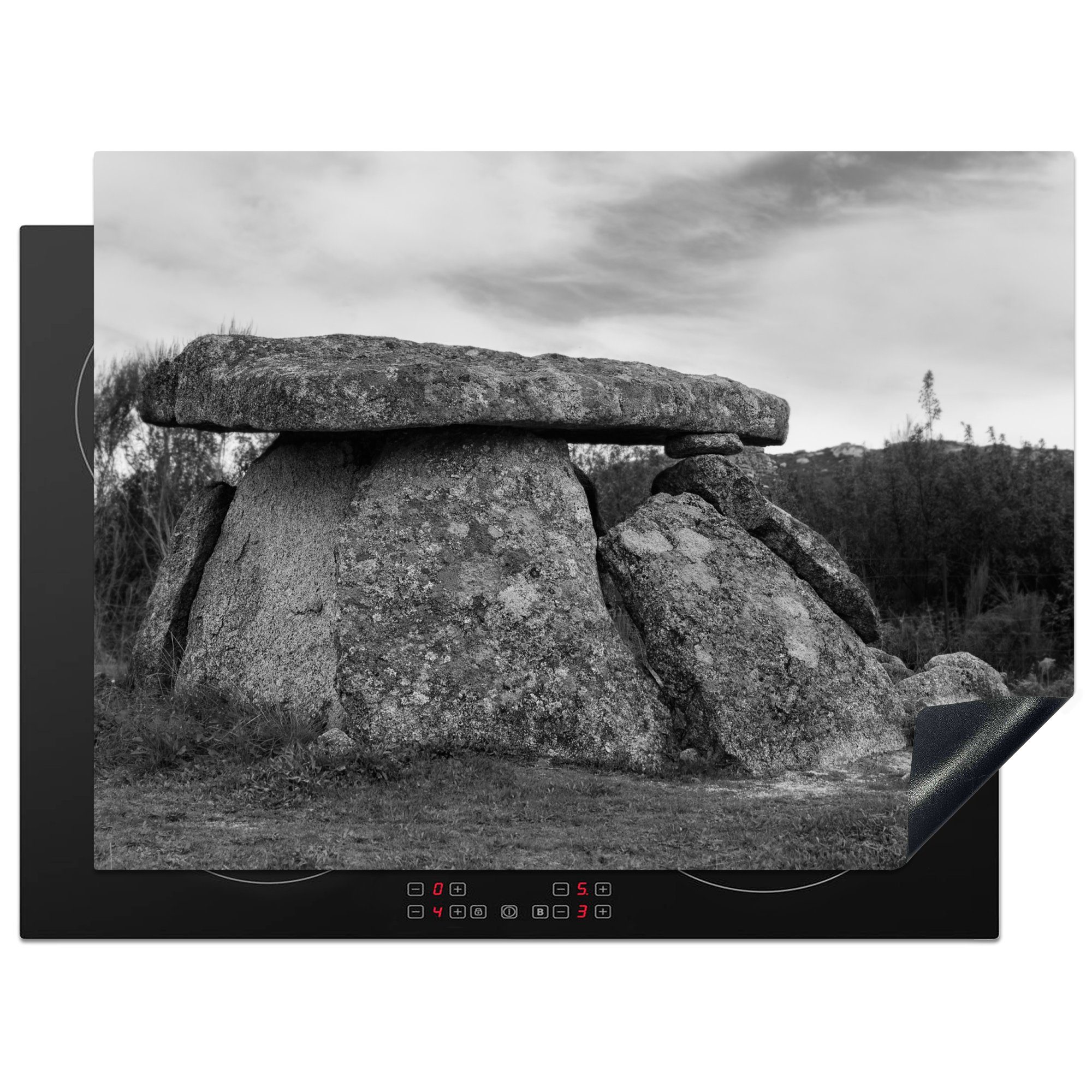 MuchoWow Herdblende-/Abdeckplatte Eine Schwarz-Weiß-Ansicht eines Jagdreviers in Valencia, Vinyl, (1 tlg), 70x52 cm, Mobile Arbeitsfläche nutzbar, Ceranfeldabdeckung