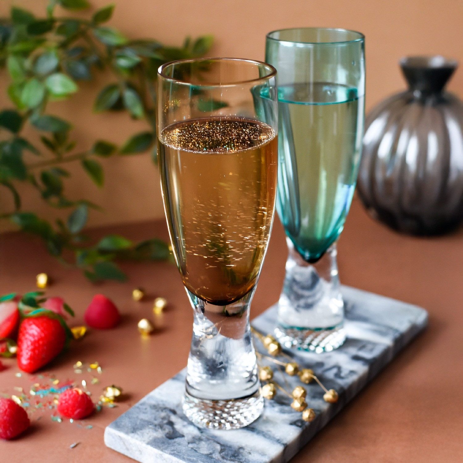 Sendez Sektglas 6 bunte Sektgläser 200ml auf Fuß Sektkelche Champagner Sektglas, 6-tlg., Glas