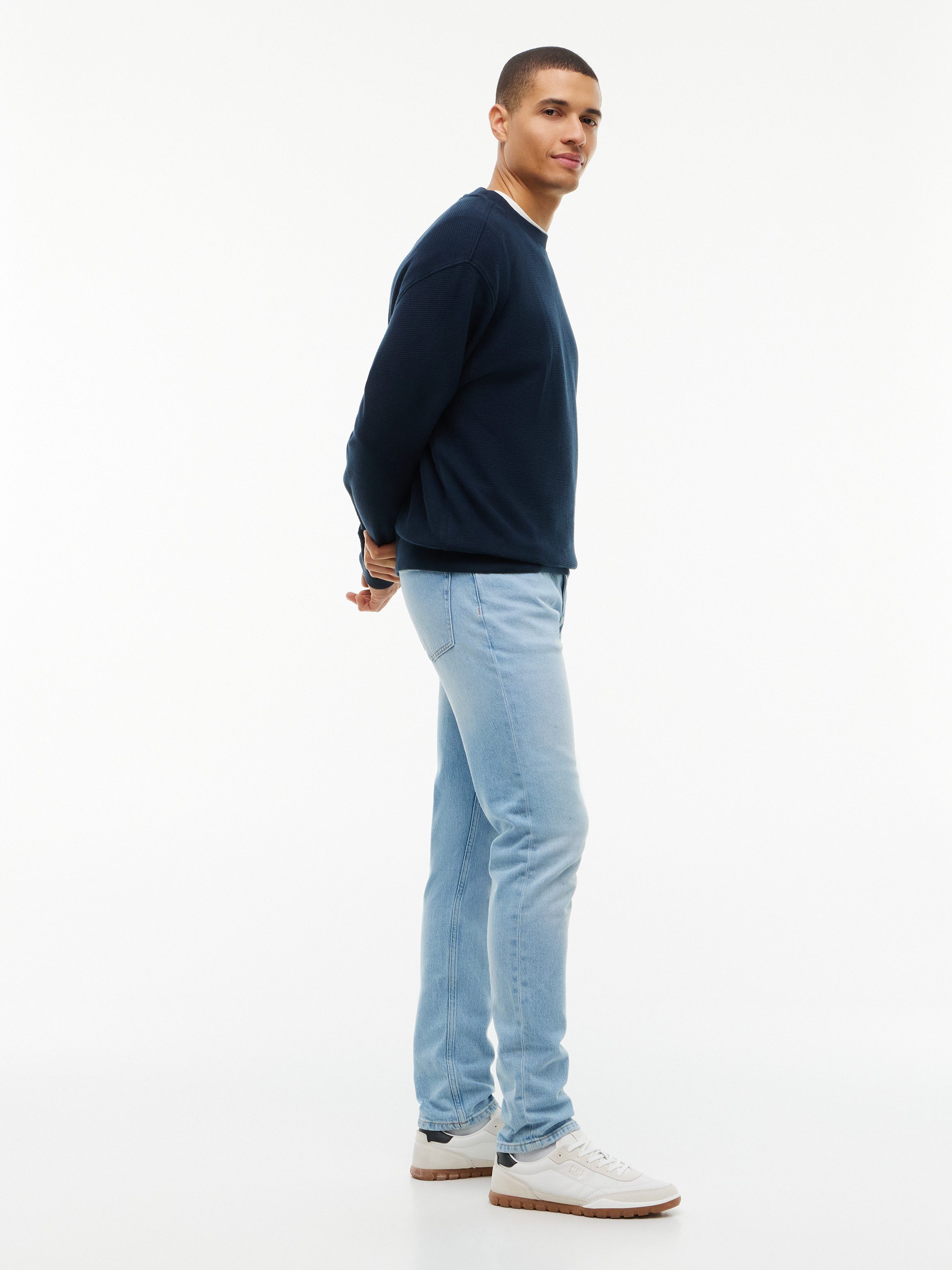 Tommy Jeans Straight-Jeans AUSTIN SLIM TAPERED Slim fit mit Taschen – Bild 4 von 5