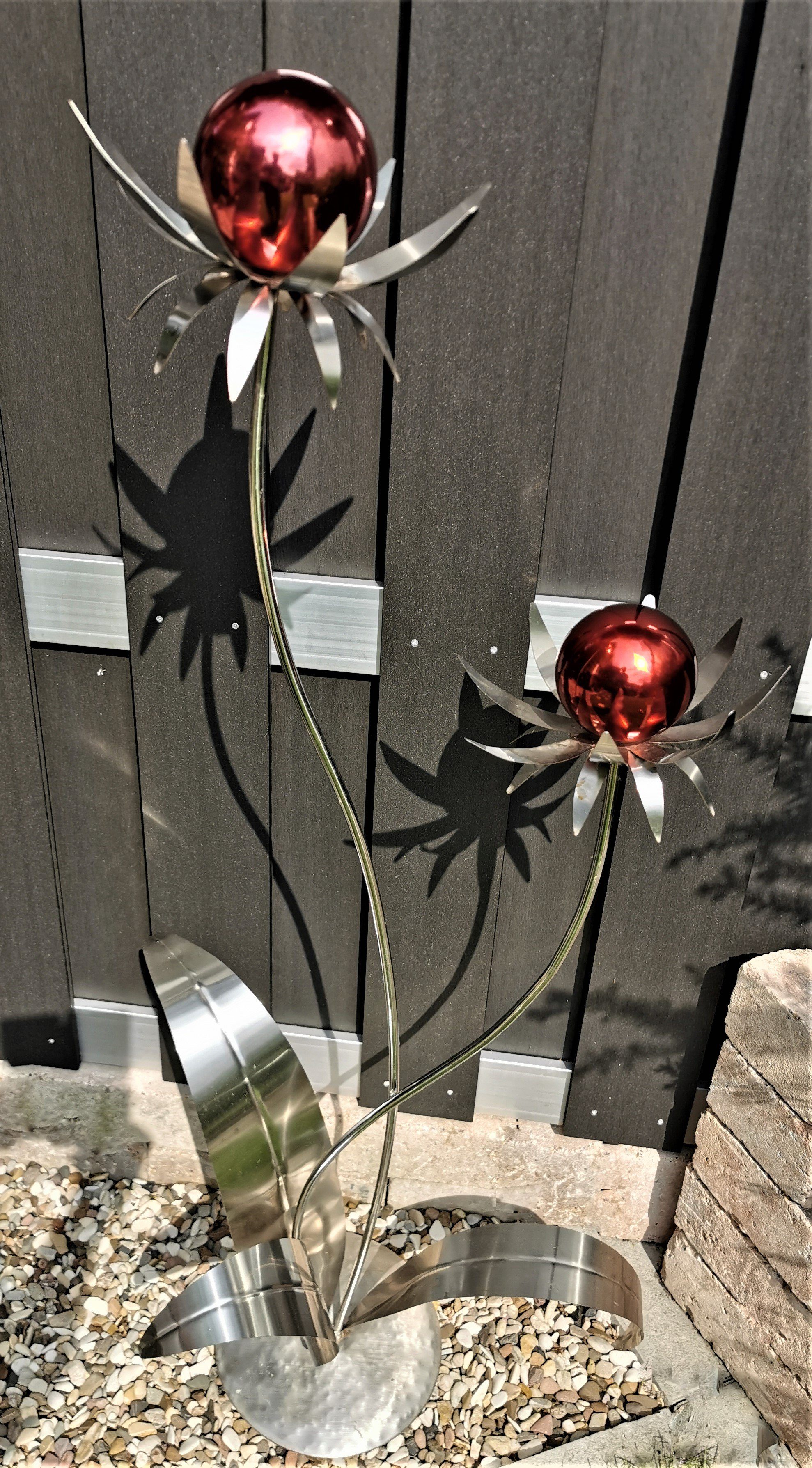 Jürgen Bocker Garten-Ambiente Gartenstecker Skulptur Blume Milano Edelstahl 120 cm Kugel rot poliert Standfuß Gartendeko