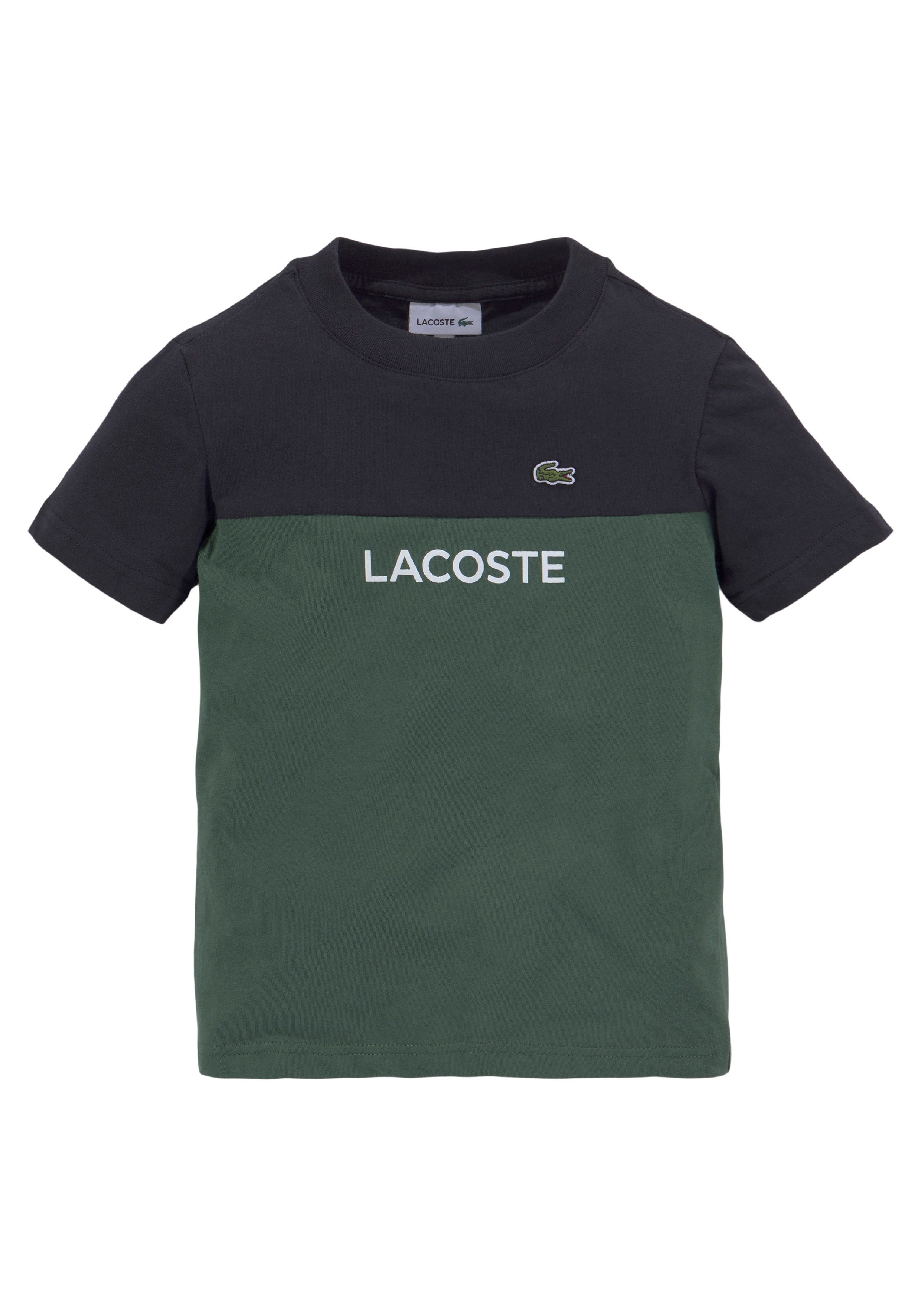 Lacoste auf Brust, Mit dezenten der Labelapplikationen der auf T-Shirt mit dezenten Labelapplikationen Brust