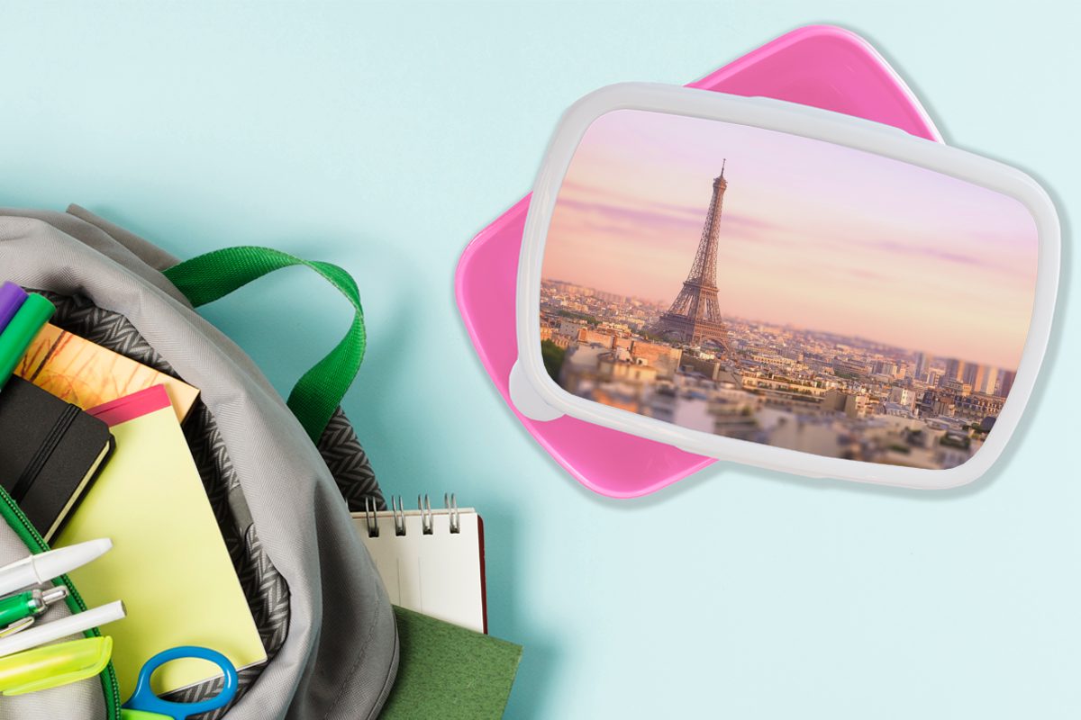 Brotdose Lunchbox für MuchoWow Kinder, Snackbox, (2-tlg), darüber mit Blick Erwachsene, Mädchen, rosa über Paris dem Kunststoff Kunststoff, Eiffelturm, Brotbox aufragenden