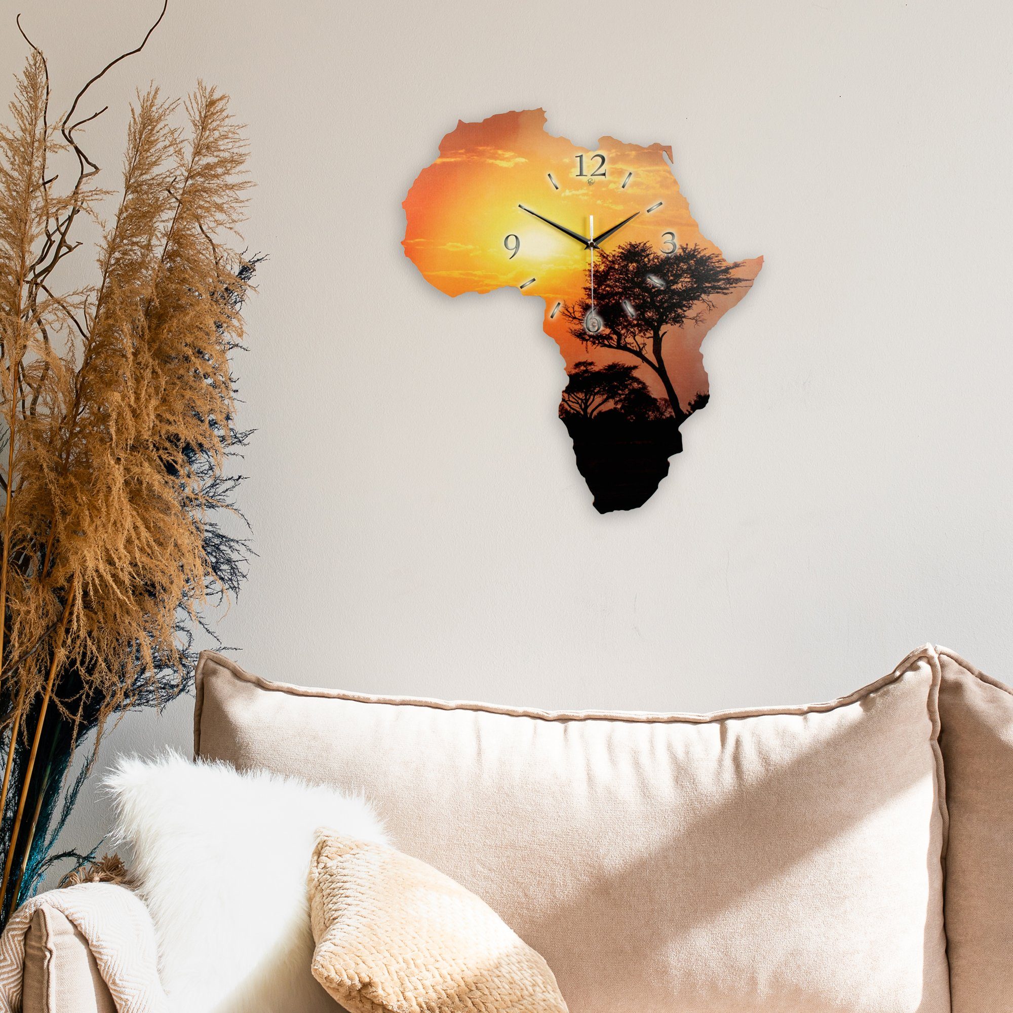 Kreative Feder Designer wandklok Afrika in landkaart vorm met motief - grootte ca. 50x45 cm geruisloos analoog (stille radiogestuurde klok, leeuw