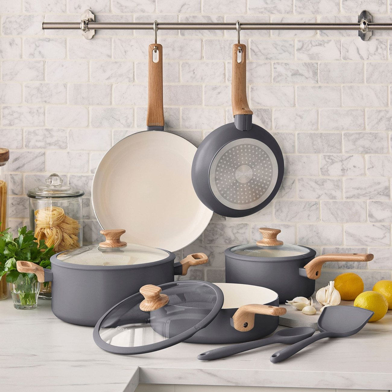 GREENPAN Pfannen-Set Essence 5-tlg. Topf & Pfannenset grau Antihaft Spülmaschinenfest, Aluminium, PFAS-frei, kratzfest, alle Herdarten, Backofengeeignet, Ø 18–26 cm Set
