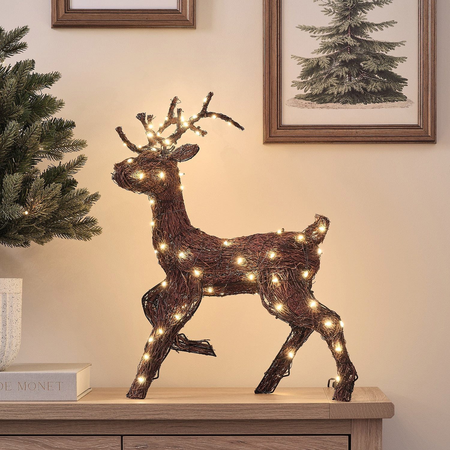 Lights4fun LED Dekofigur 52 cm Bicolor LED-Hirsch Helmsley in Naturzweig-Optik