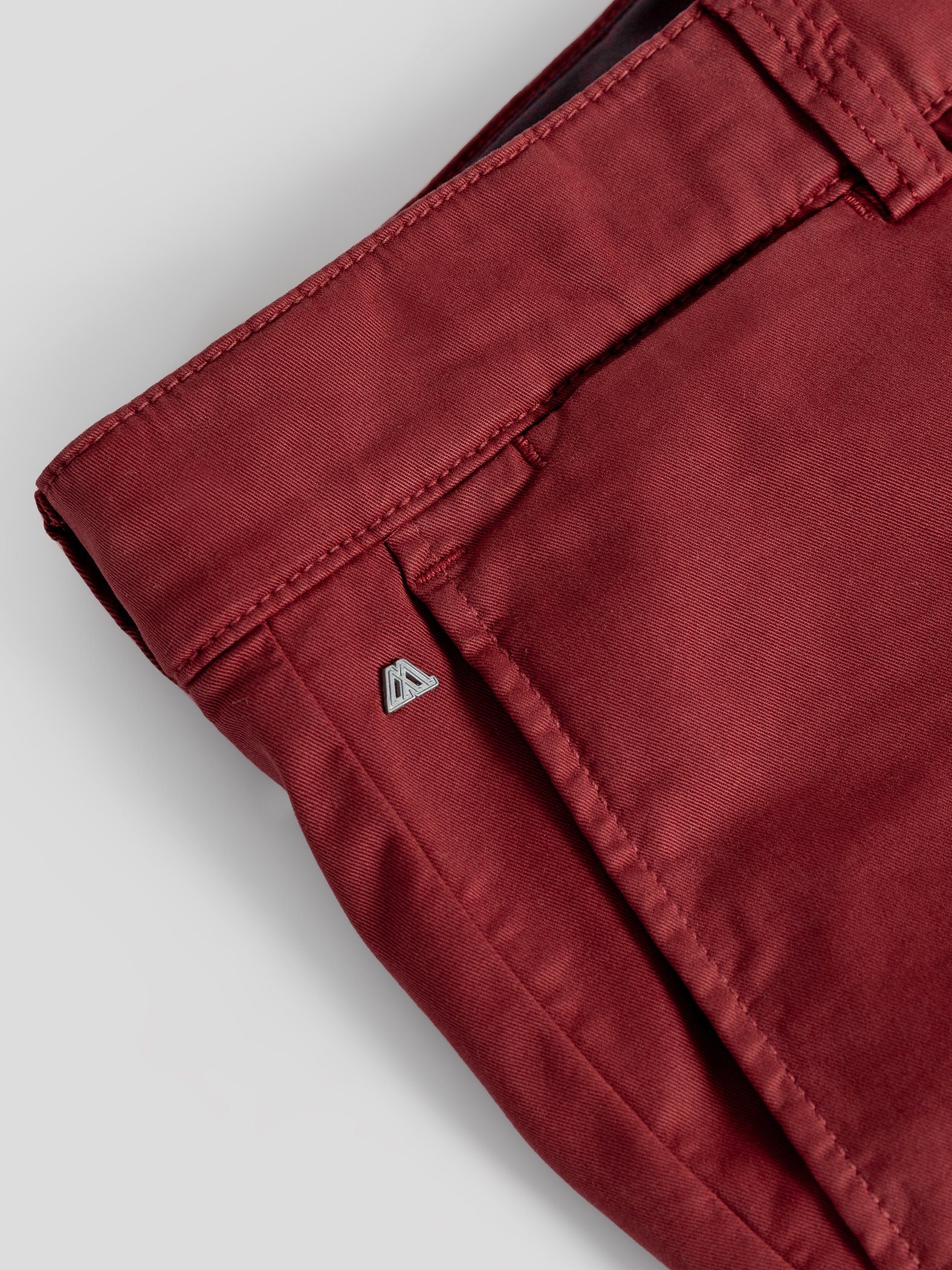 TwoMates Shorts Shorts mit elastischem Farbauswahl, GOTS-zertifiziert Bund, Rot