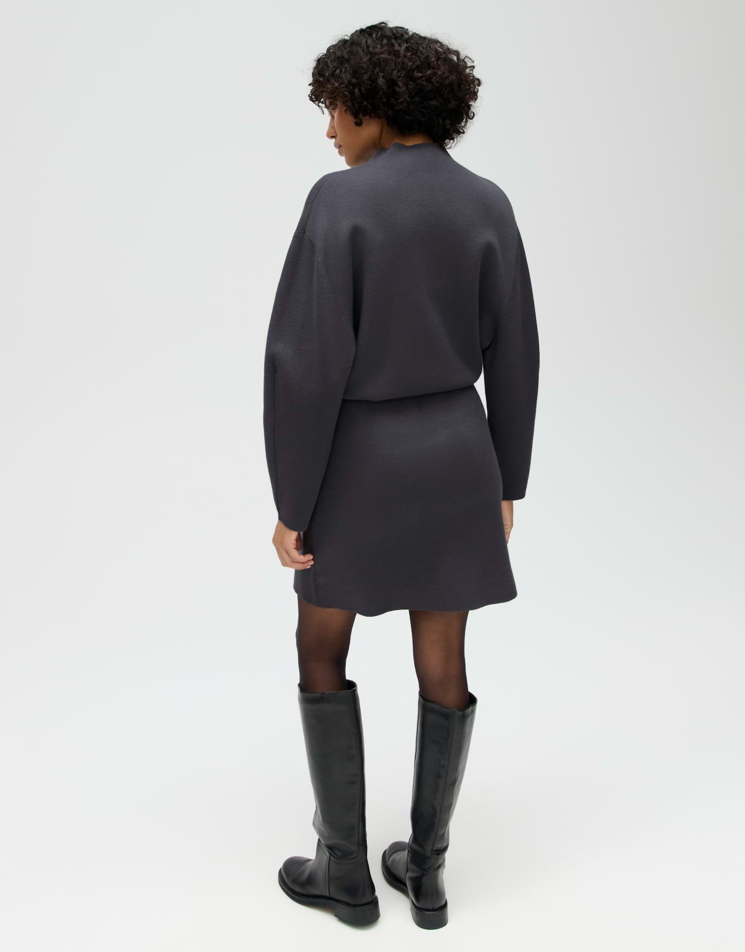 OPUS Sweatkleid Winy aus Strick mit flauschiger Struktur Leicht taillierte Mini-Silhouette mit flauschiger Strickstruktur – Bild 3 von 5