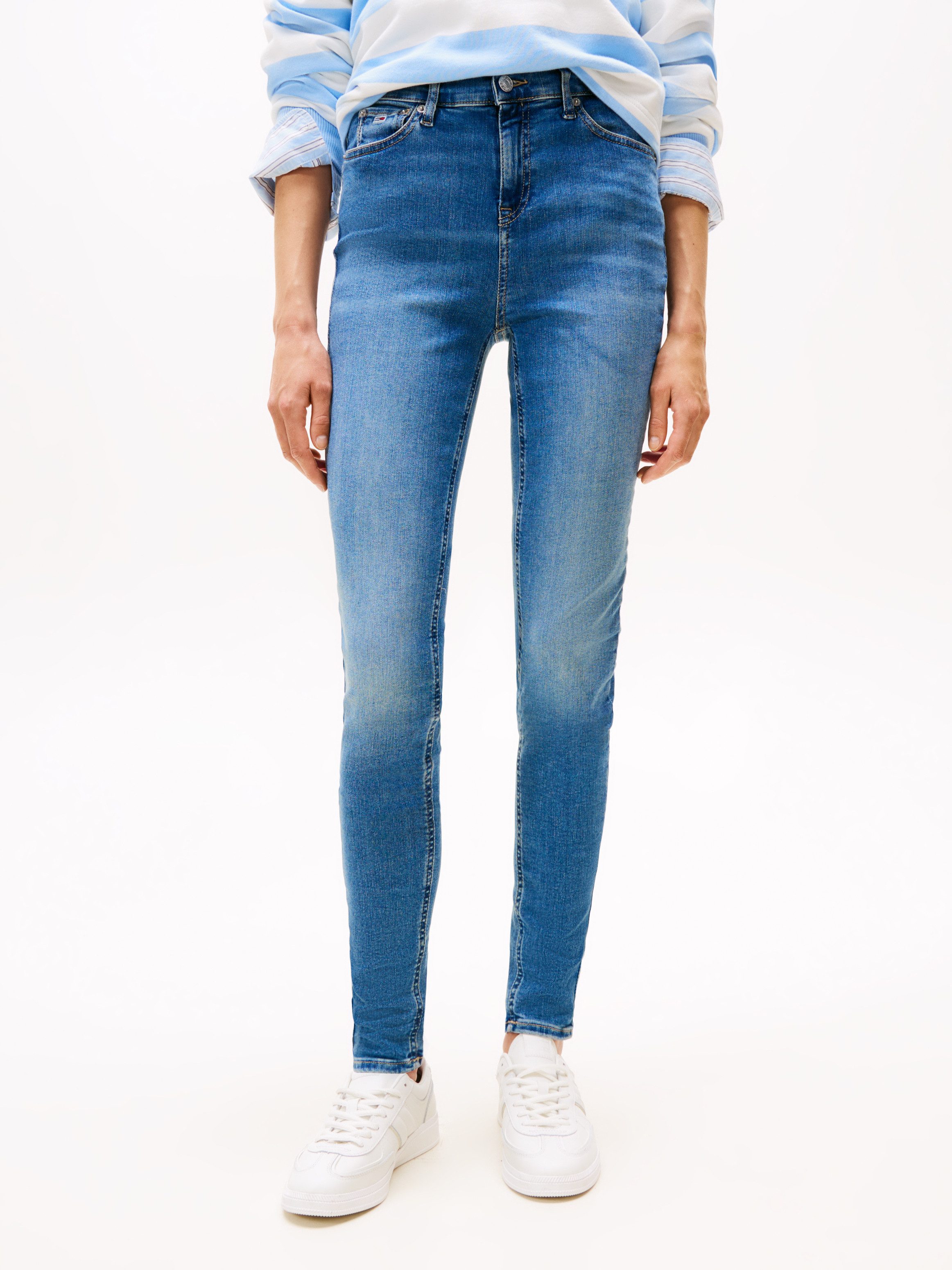 Tommy Jeans Skinny-fit-Jeans NORA MID RISE mit Waschung, Logo-Badge
