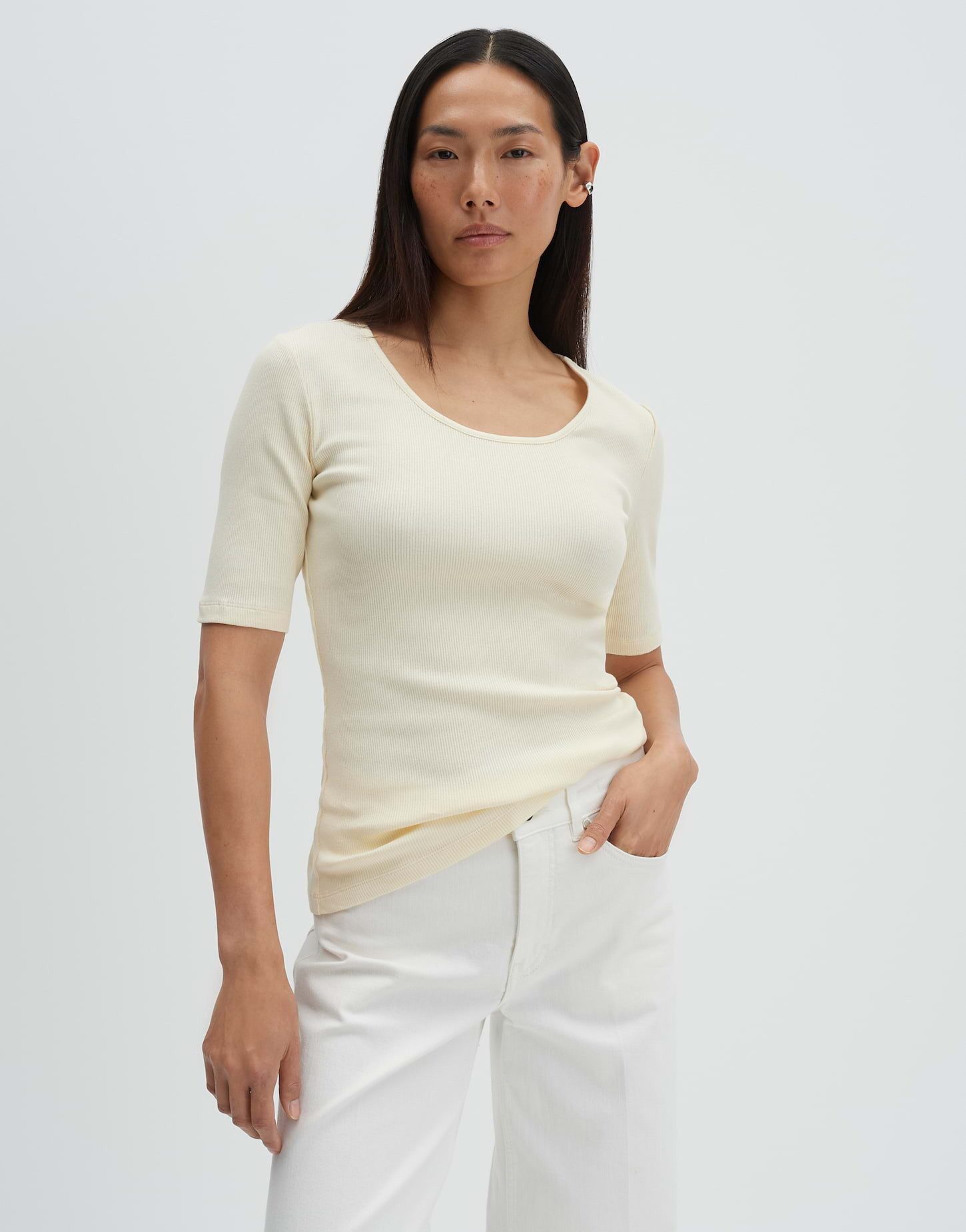 someday Kurzarmshirt Kladena aus Rippjersey Tiefer Rundhals, figurbetonter Everyday-Klassiker