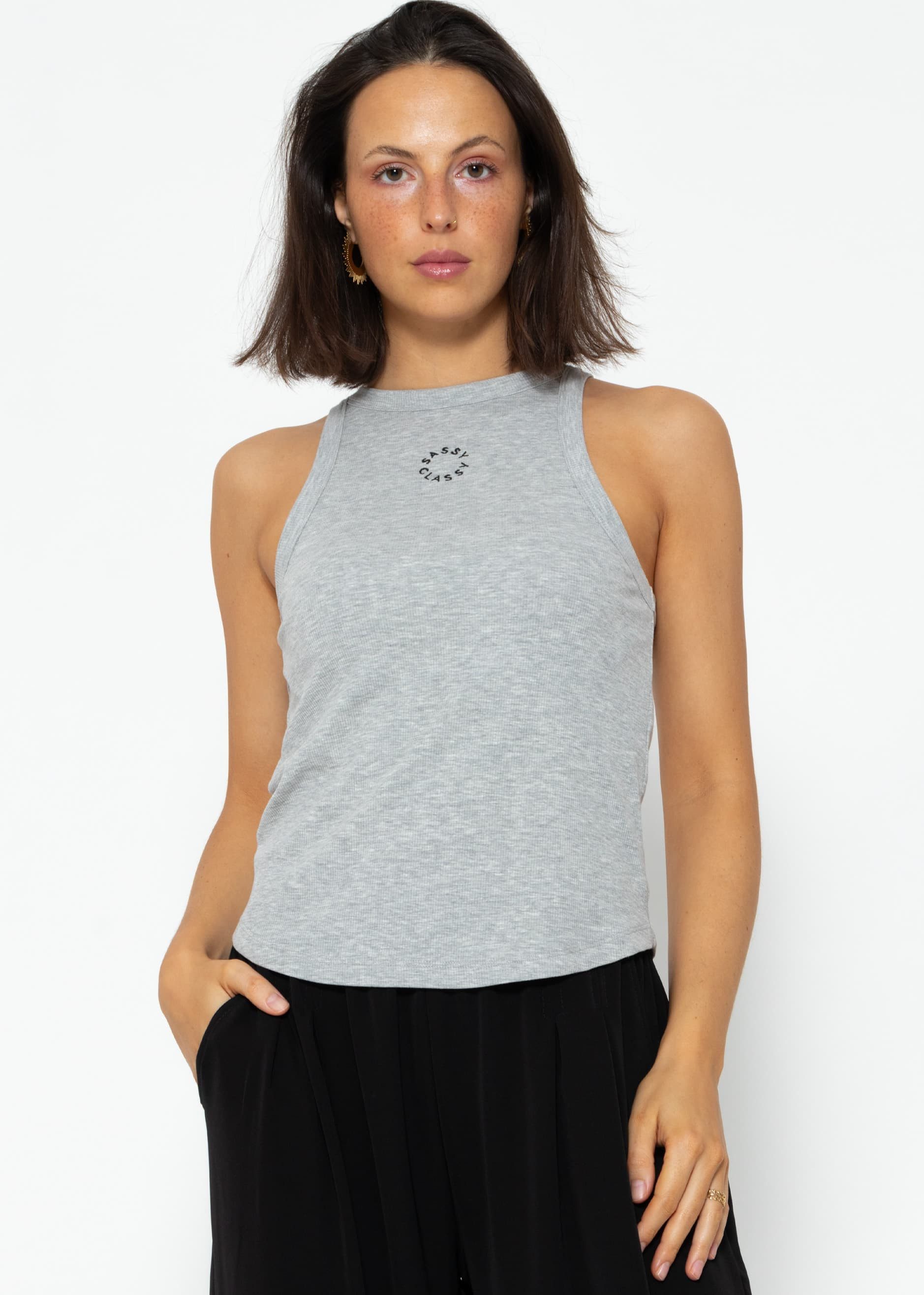 SASSYCLASSY Tanktop Tank Top mit Sassyclassy Stickerei Ärmelloses geripptes Top mit Stickerei und Rundhalsausschnitt