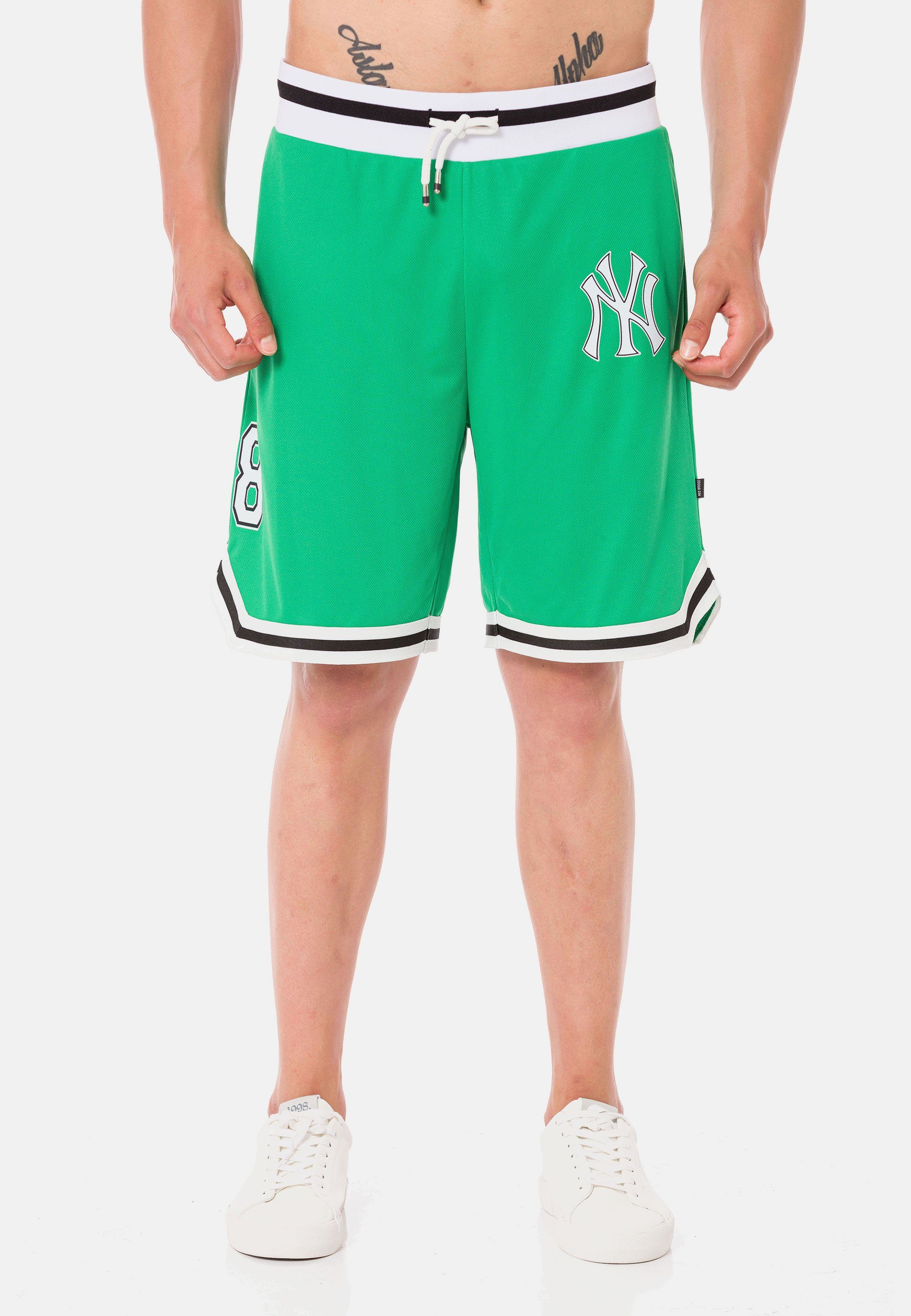 RedBridge Shorts Galeomaltande mit lässigen Kontraststreifen grün-weiß | Shorts
