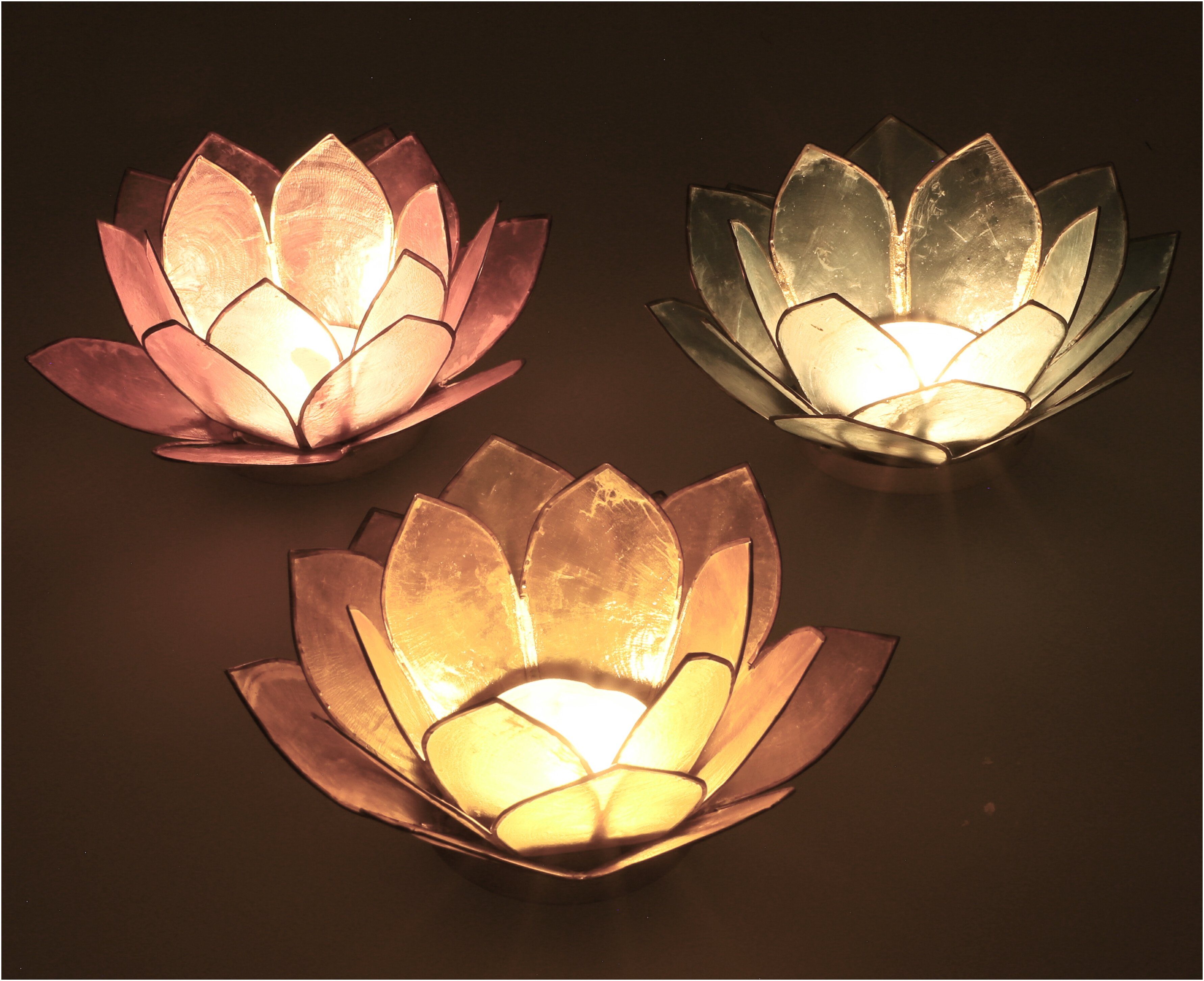 dunkel-lila Muschel Teelicht Lotus cm 14*6 - Guru-Shop Windlicht