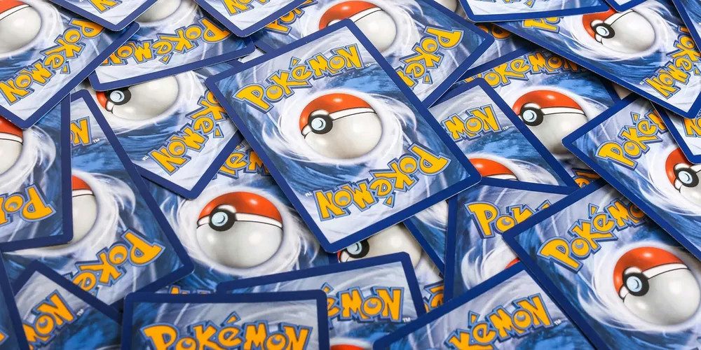 KingsofCards Sammelkarte Pokemon Kartenpaket 50 Karten + Holo Geschenkset Asiatische Karten