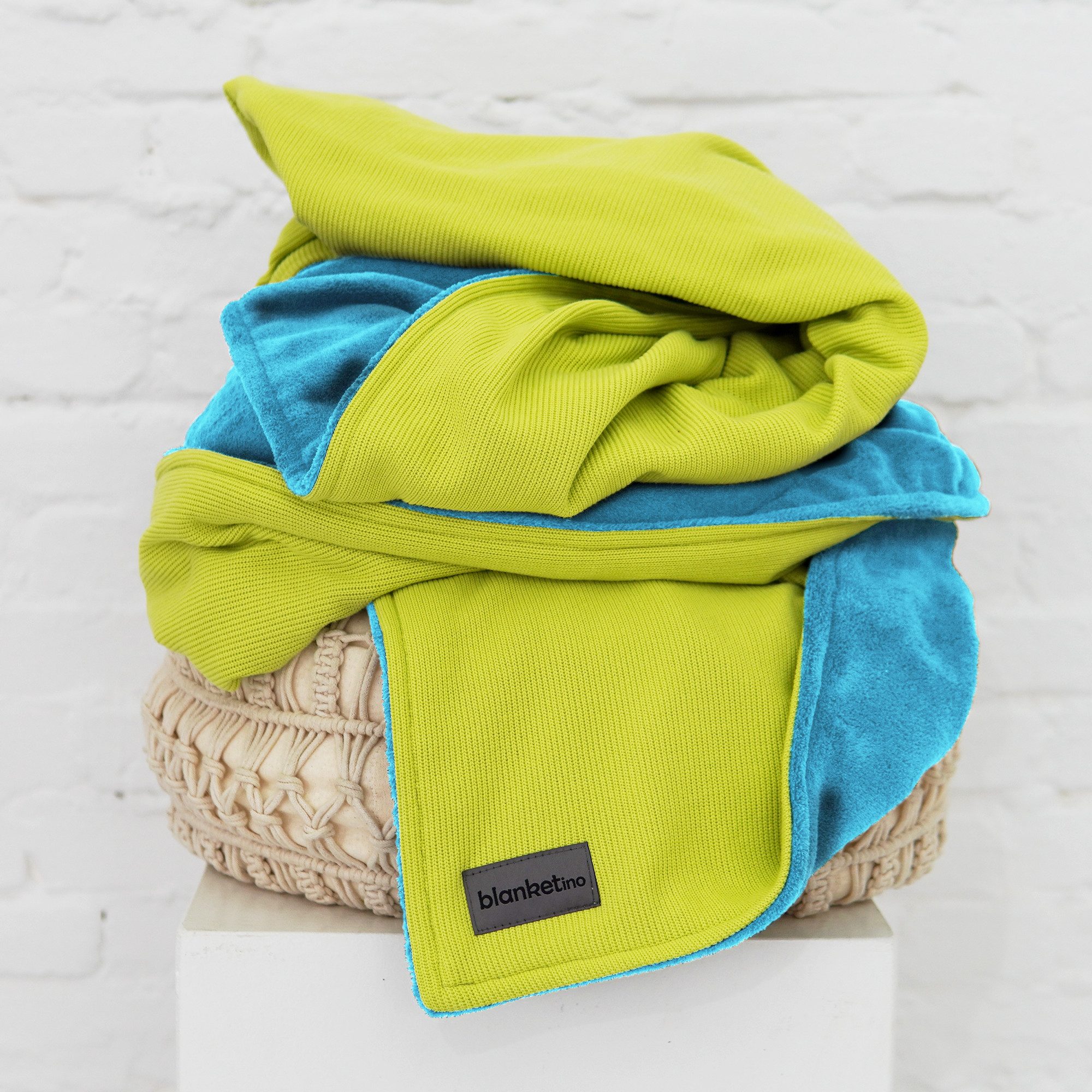Wohndecke XL Kuscheldecke • Mini Strick • 210 x150 cm, blanketino, Neonfarben • Extra warm • Made in Germany