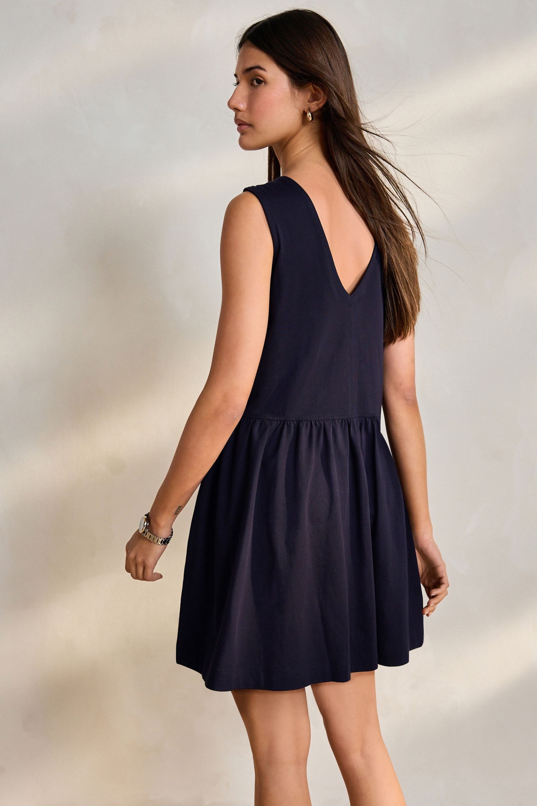 Next Minikleid Minikleid mit V-Ausschnitt aus Baumwolljersey (1-tlg) günstig online kaufen