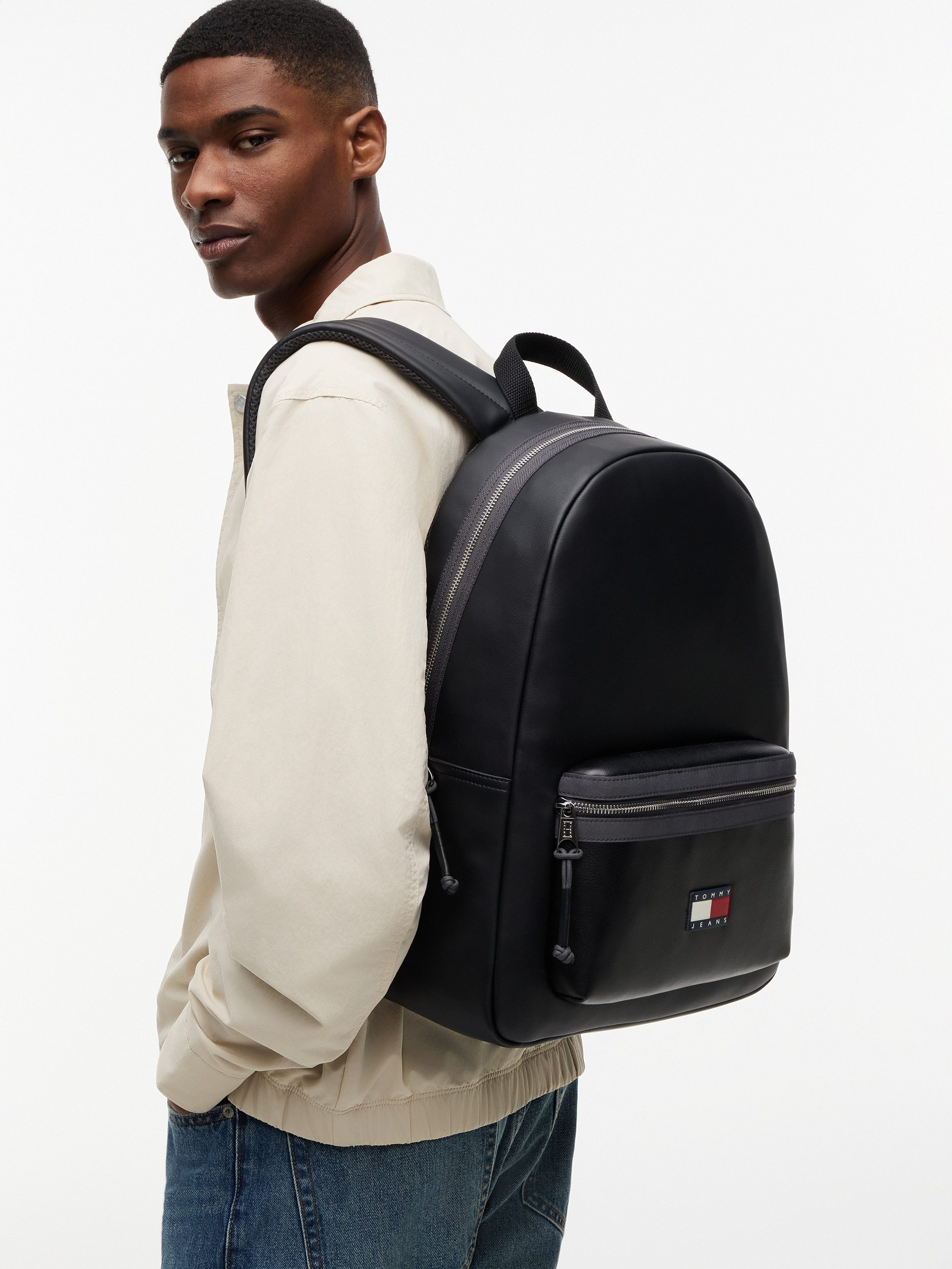 Tommy Jeans Rucksack TJM ELEVATED PU BACKPACK, Unisex Freizeitrucksack, Businessrucksack mit Logo-Aufnäher