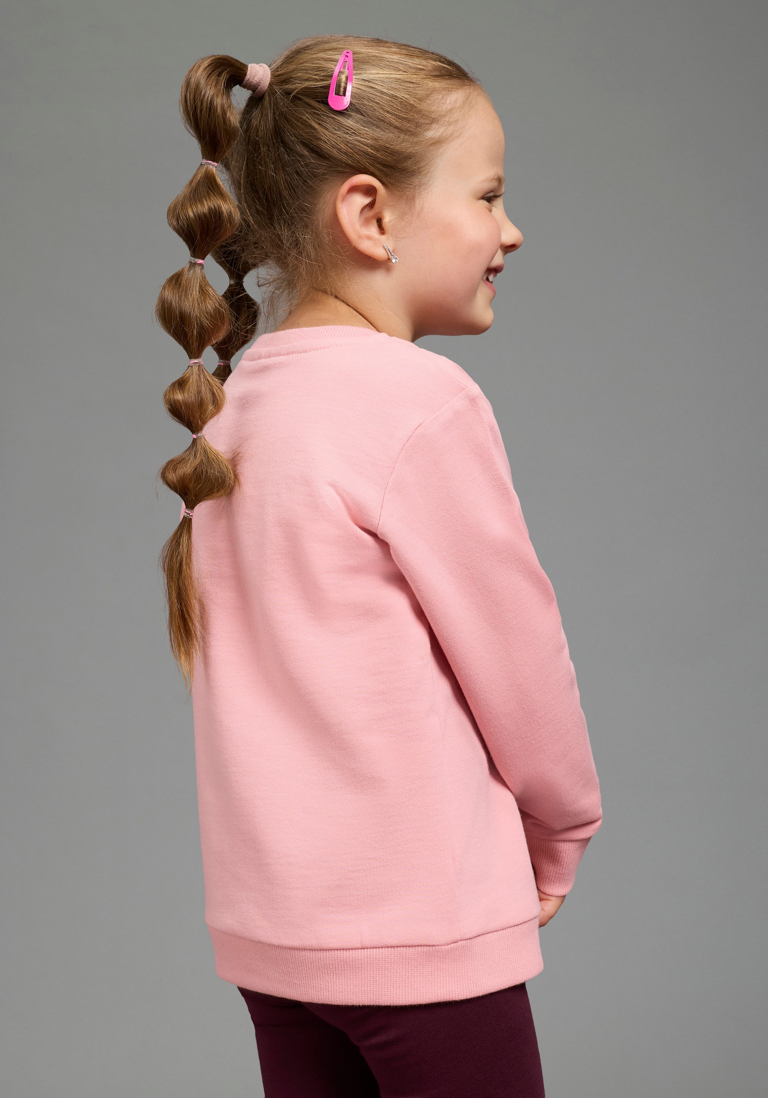KIDSWORLD Sweatshirt BARBIE Glitzerdruck Sweatshirt, Mattel BARBIE Nussknacker Sweat mit Glitzerprint, langärmlig, Basic-Passform – Bild 2 von 5
